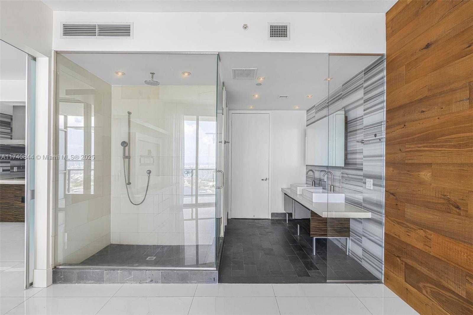 Small Image of 1100 BISCAYNE BLVD #4404, Miami Number 20