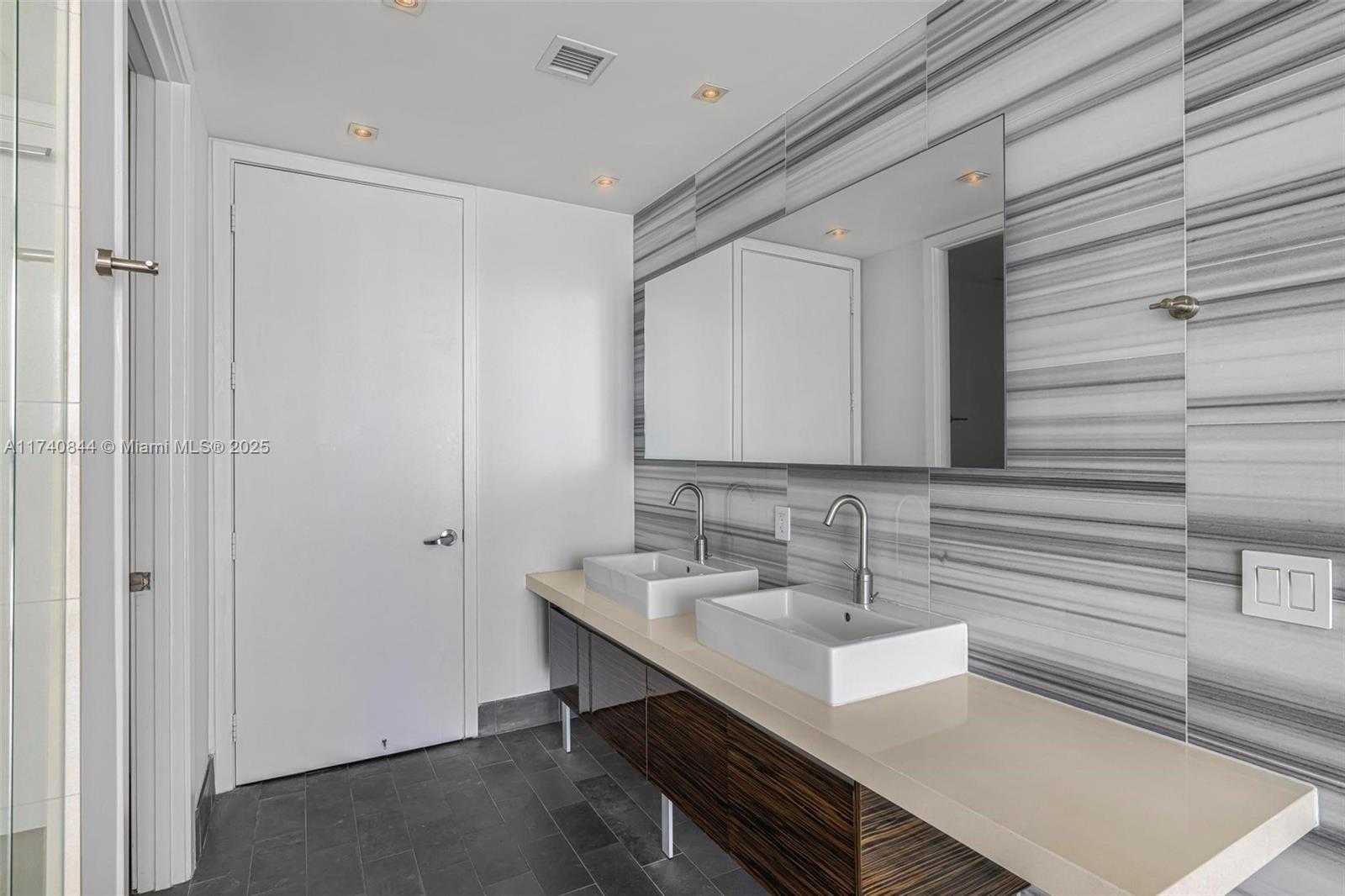 Small Image of 1100 BISCAYNE BLVD #4404, Miami Number 21