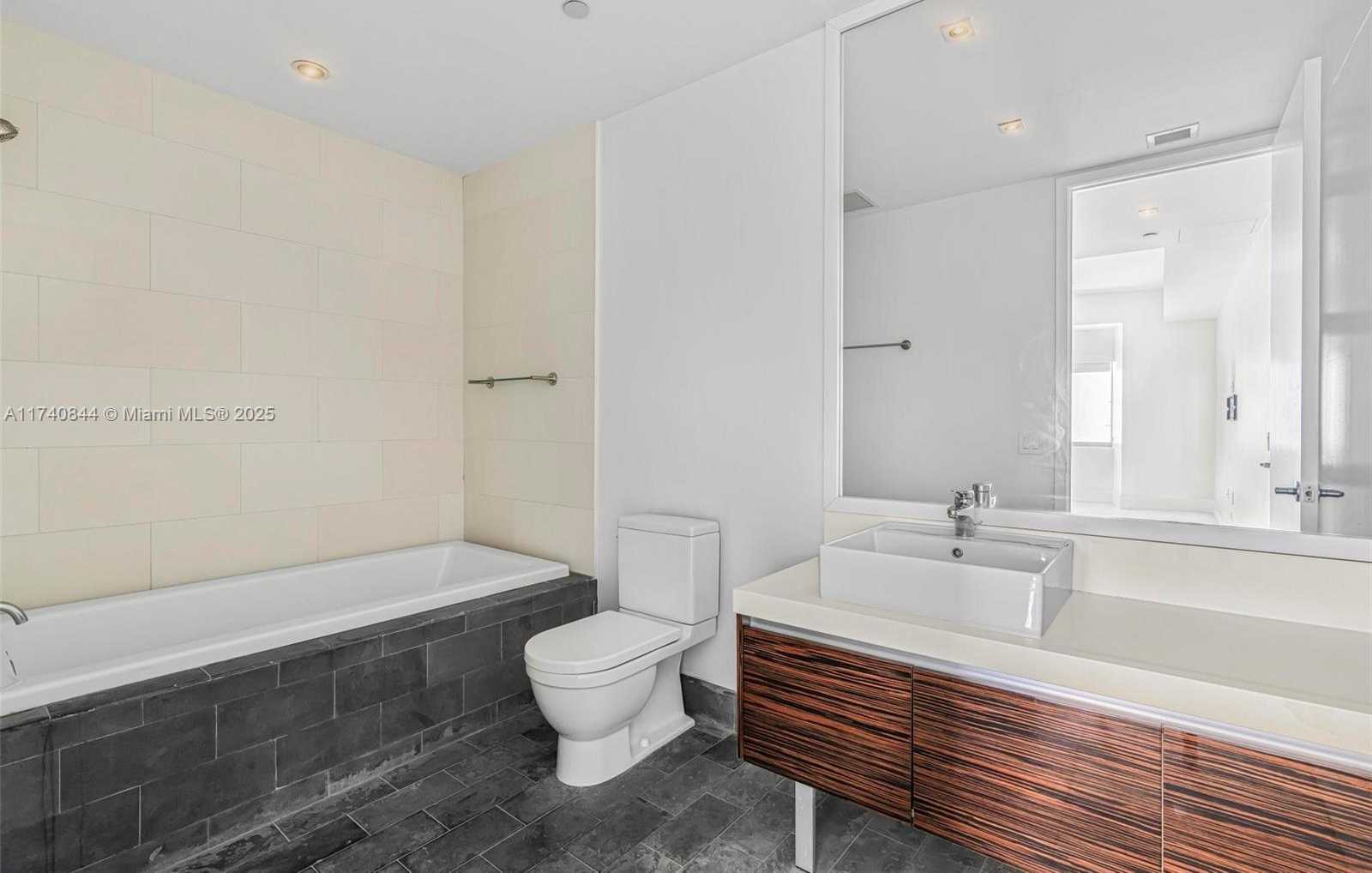 Small Image of 1100 BISCAYNE BLVD #4404, Miami Number 26