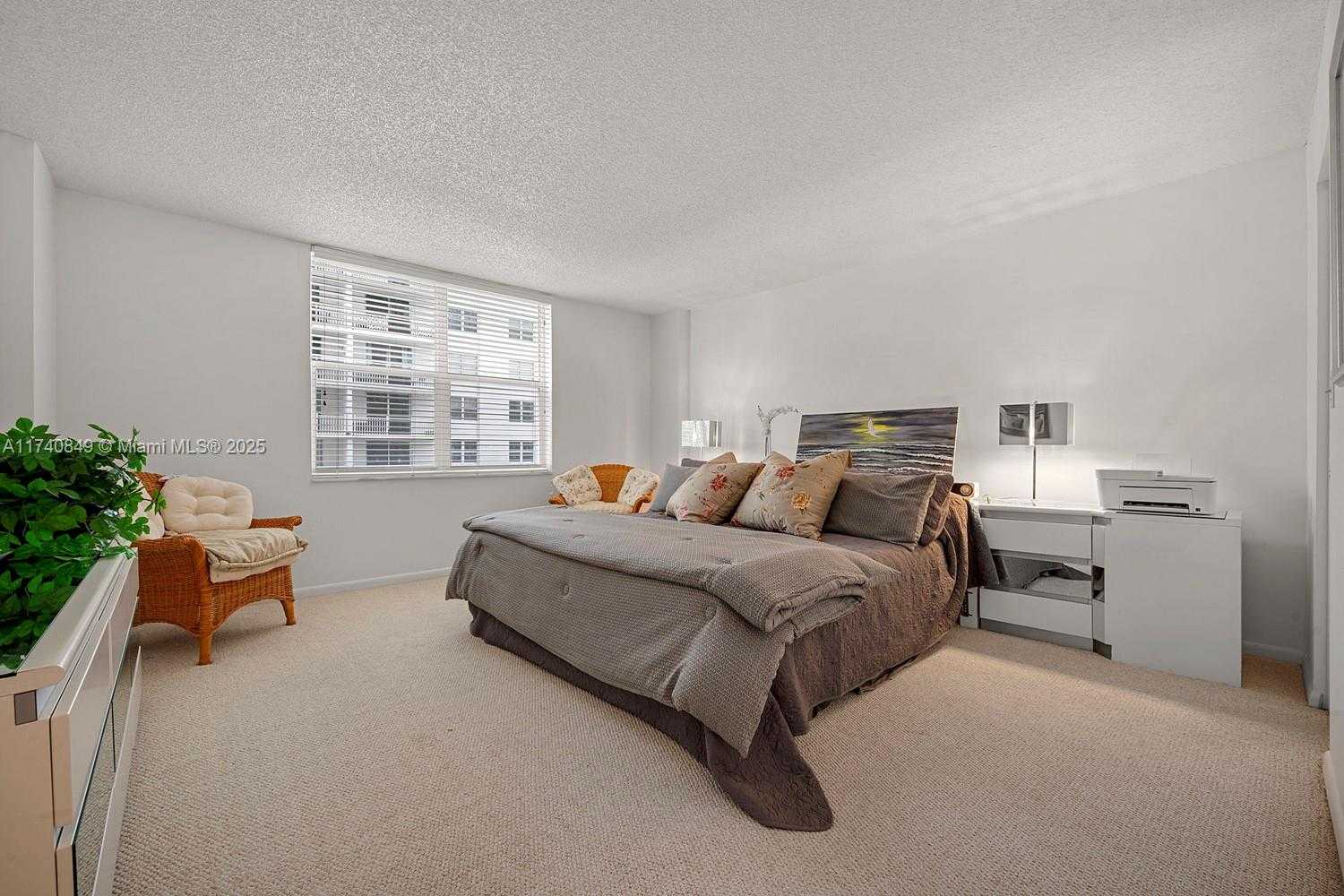 Small Image of 1865 SOUTH OCEAN DR #4D, Hallandale Beach Number 5