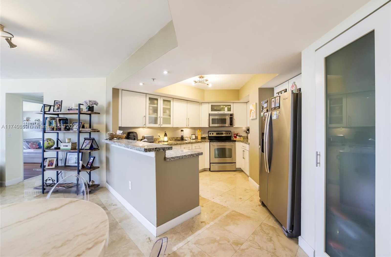 Small Image of 1900 SUNSET HARBOUR DR #811, Miami Beach Number 11