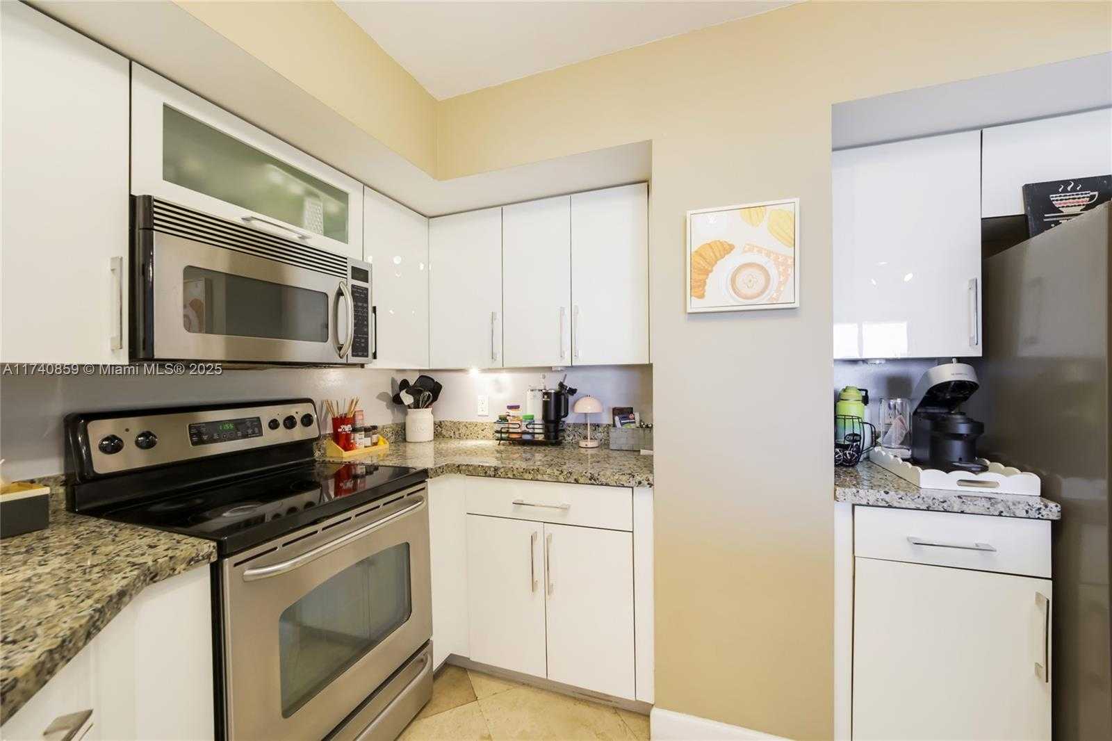 Small Image of 1900 SUNSET HARBOUR DR #811, Miami Beach Number 13