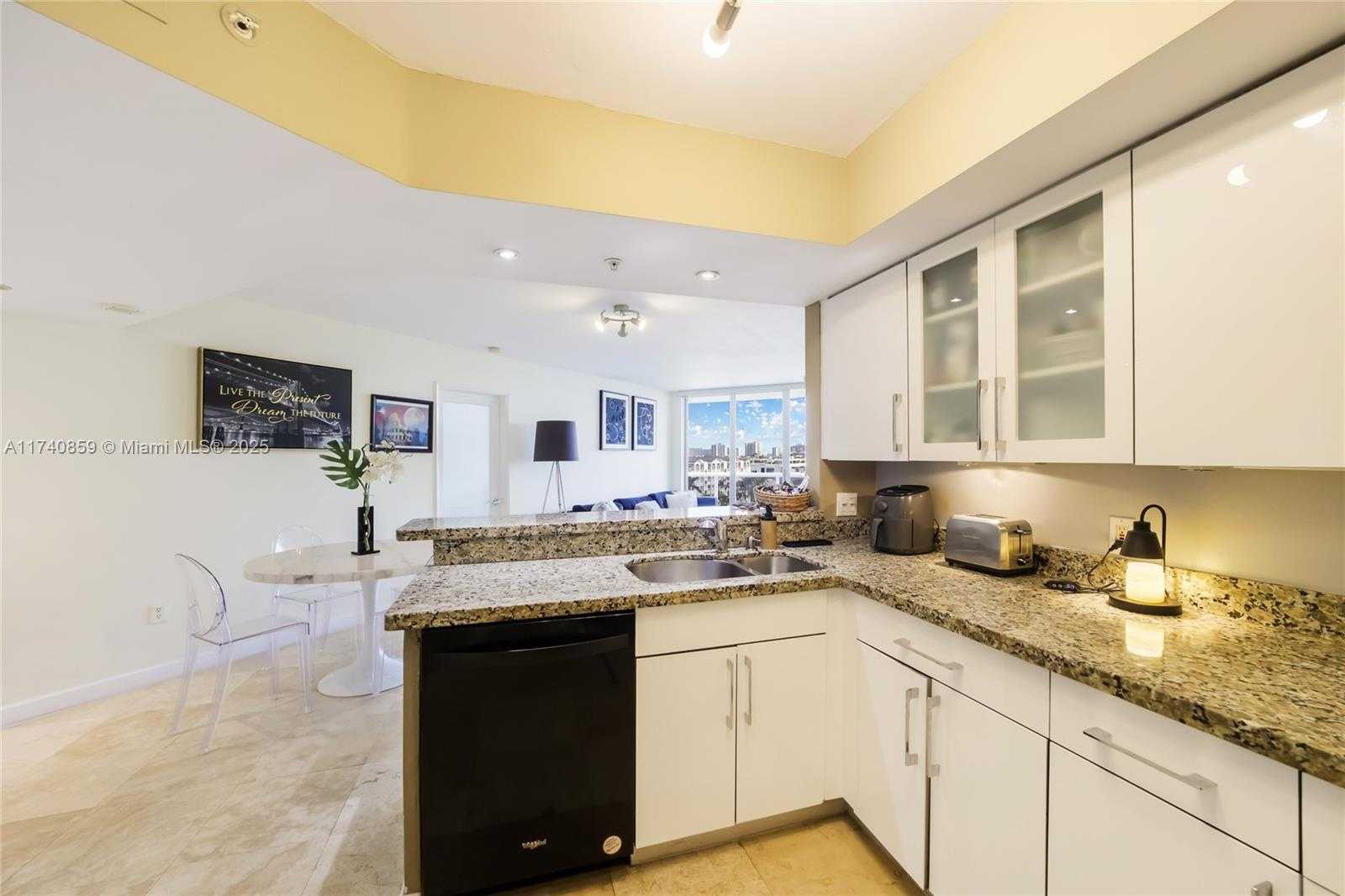 Small Image of 1900 SUNSET HARBOUR DR #811, Miami Beach Number 14