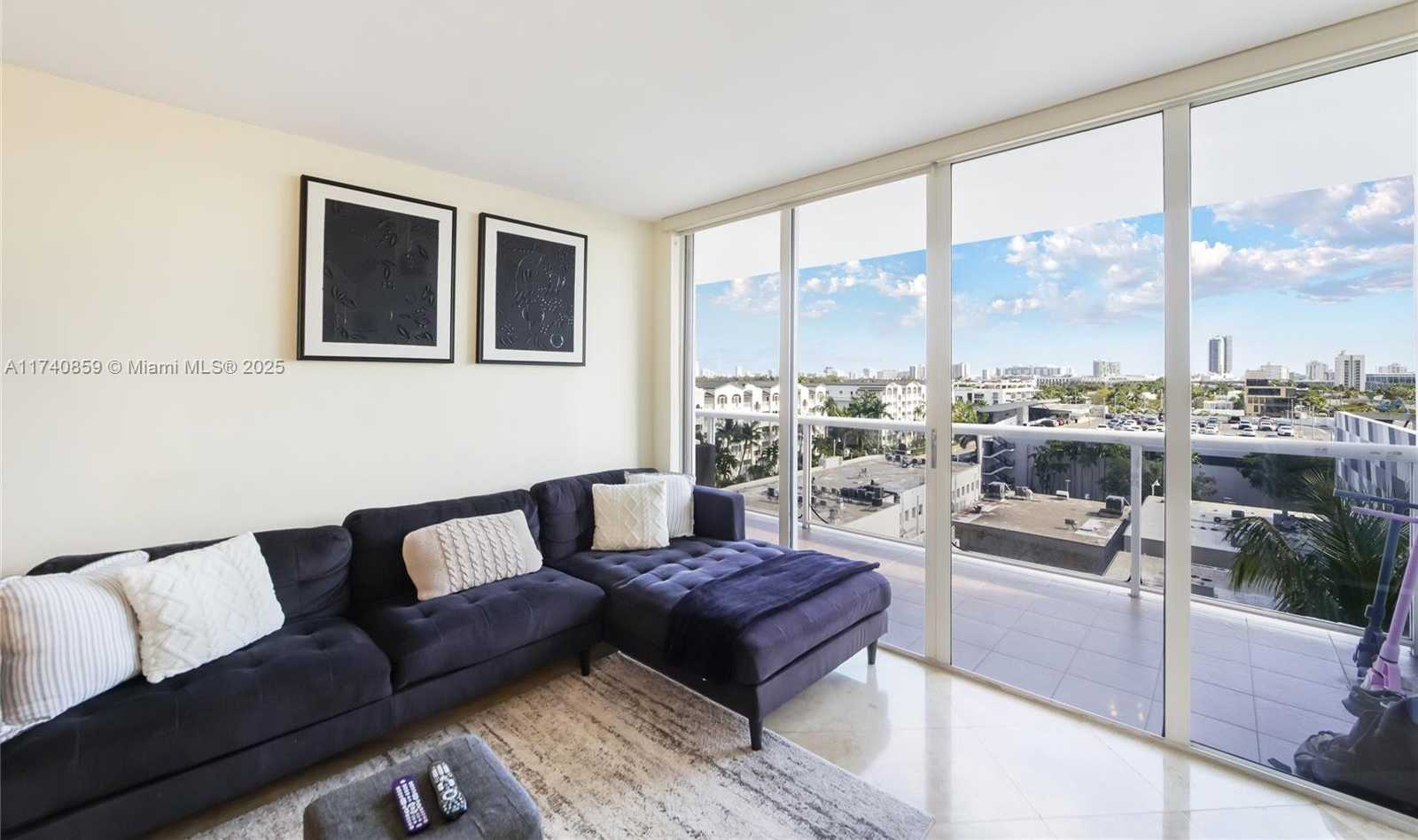 Small Image of 1900 SUNSET HARBOUR DR #811, Miami Beach Number 2
