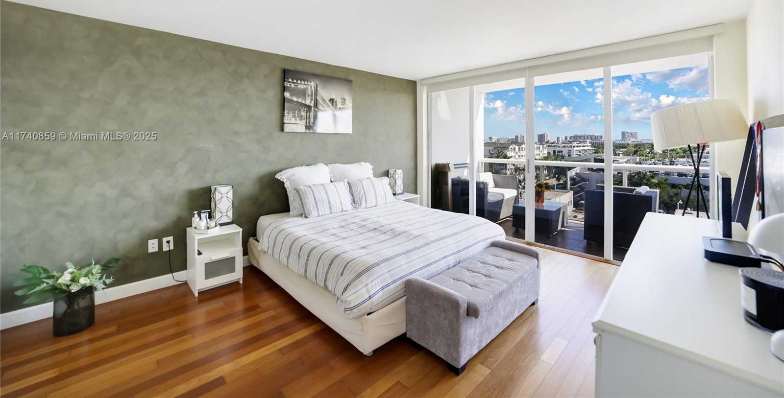 Small Image of 1900 SUNSET HARBOUR DR #811, Miami Beach Number 22