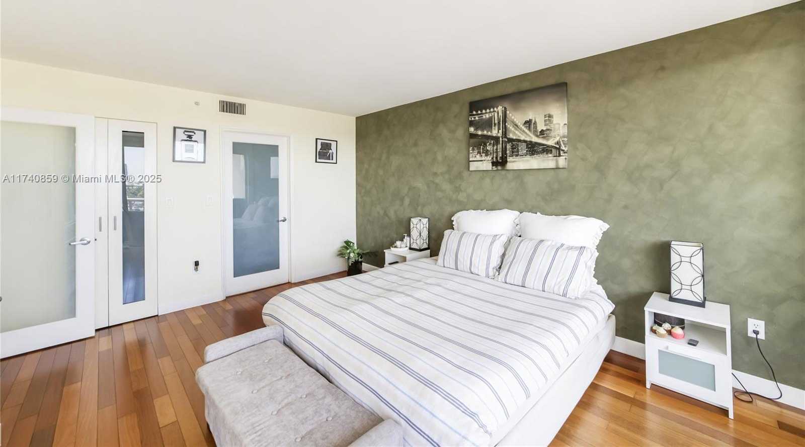 Small Image of 1900 SUNSET HARBOUR DR #811, Miami Beach Number 24
