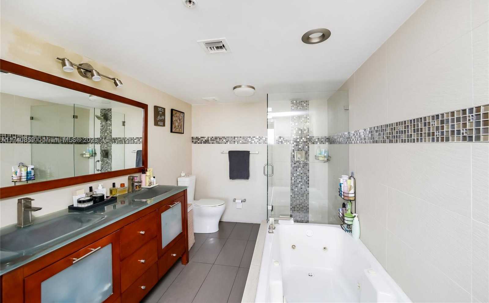 Small Image of 1900 SUNSET HARBOUR DR #811, Miami Beach Number 25