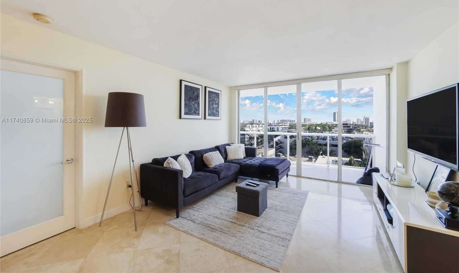 Small Image of 1900 SUNSET HARBOUR DR #811, Miami Beach Number 3