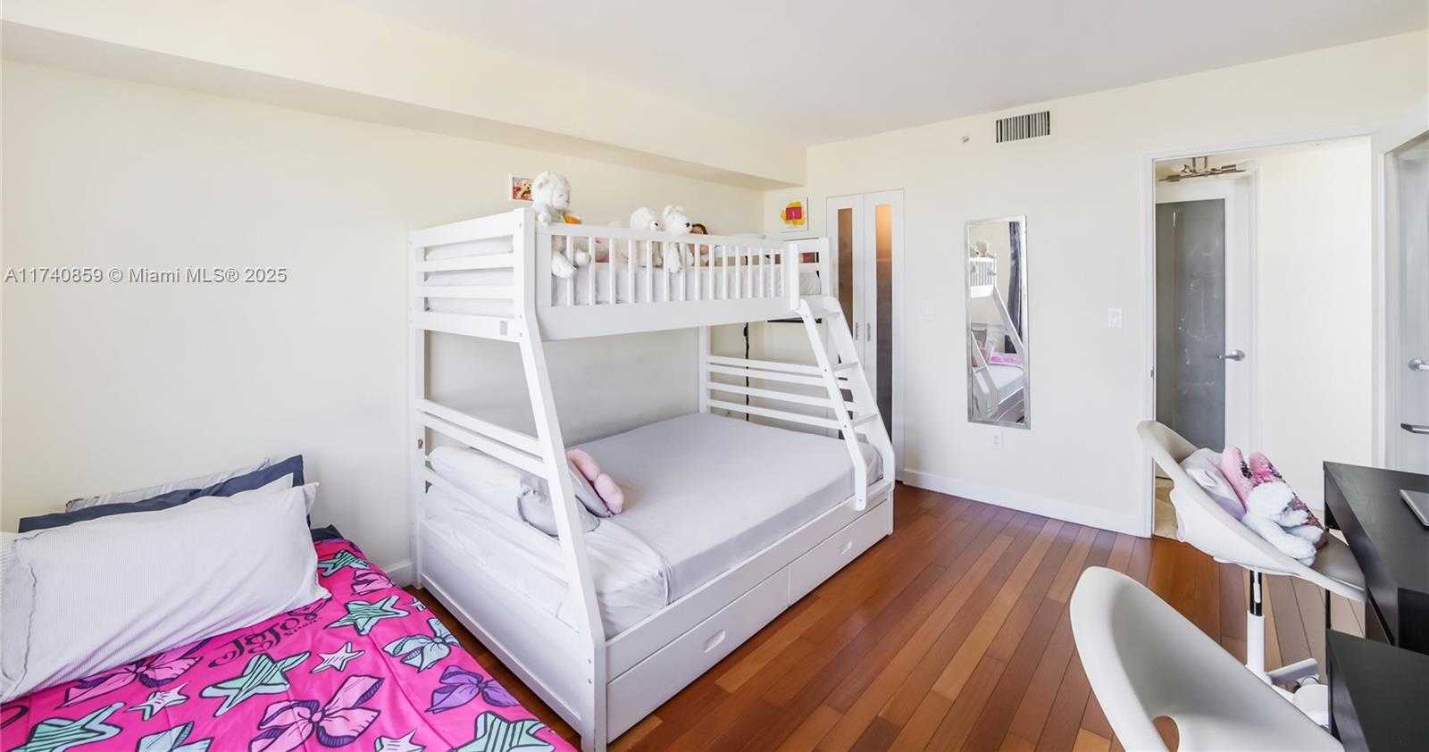 Small Image of 1900 SUNSET HARBOUR DR #811, Miami Beach Number 31