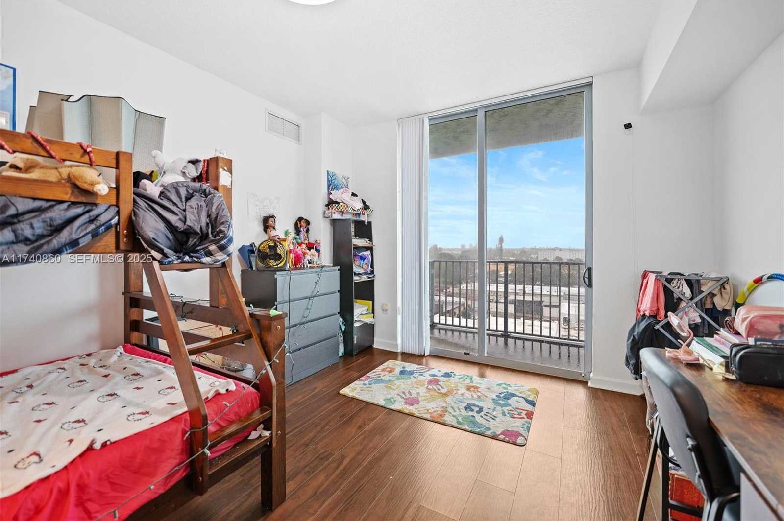 Imagen de Pequeño Objeto