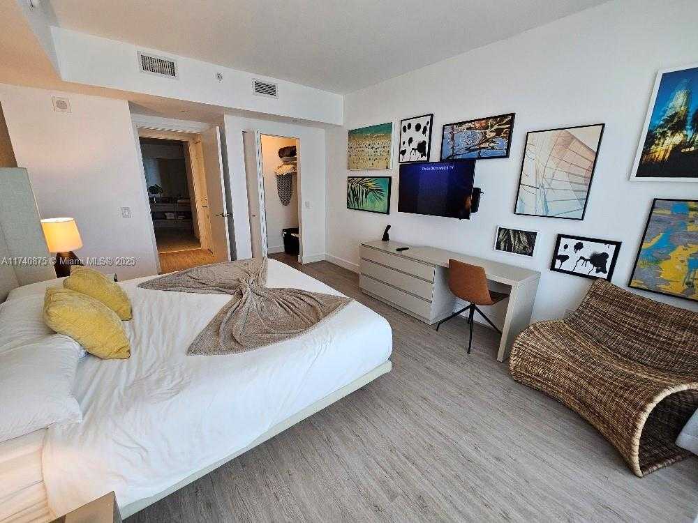 Small Image of 4111 SOUTH OCEAN DR #1109, Hollywood Number 9