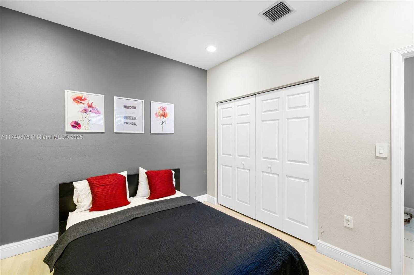 Small Image of 1413 SOUTH WEST 147TH TER, Pembroke Pines Number 15