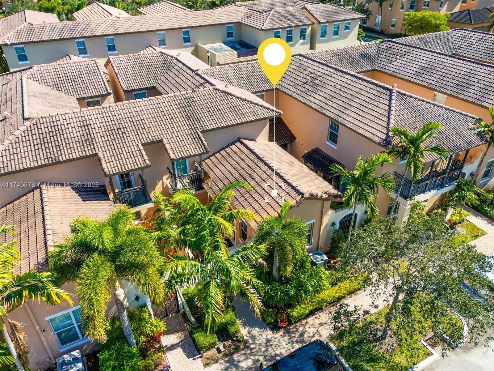 Small Image of 1413 SOUTH WEST 147TH TER, Pembroke Pines Number 2