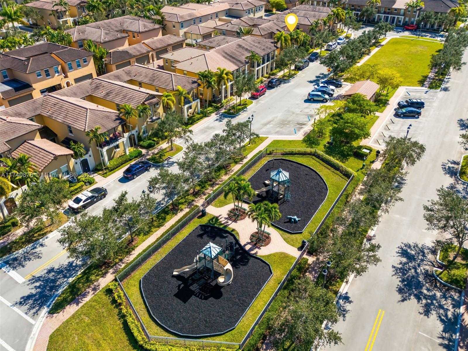 Small Image of 1413 SOUTH WEST 147TH TER, Pembroke Pines Number 3