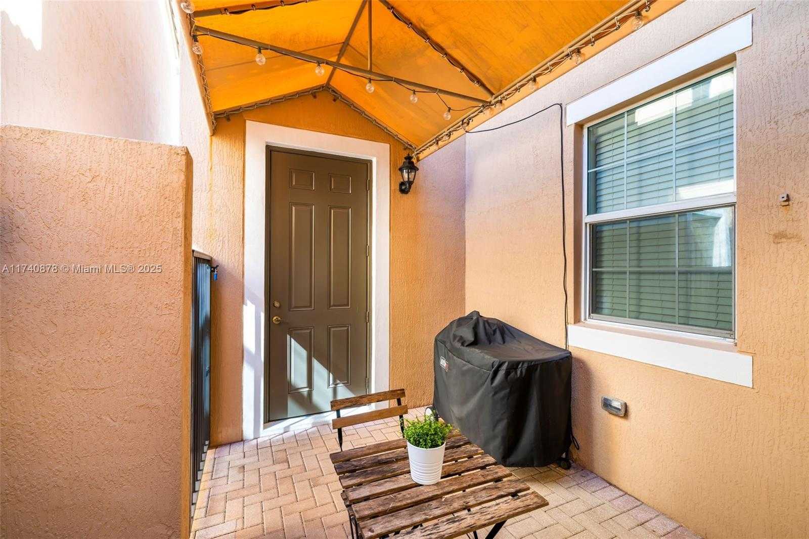 Small Image of 1413 SOUTH WEST 147TH TER, Pembroke Pines Number 8