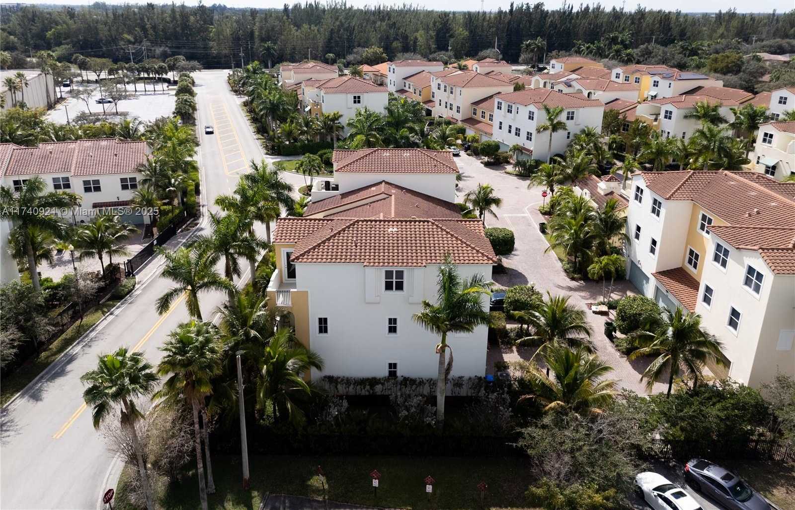Small Image of 1799 NORTH WEST 124TH WAY #1799, Pembroke Pines Number 3