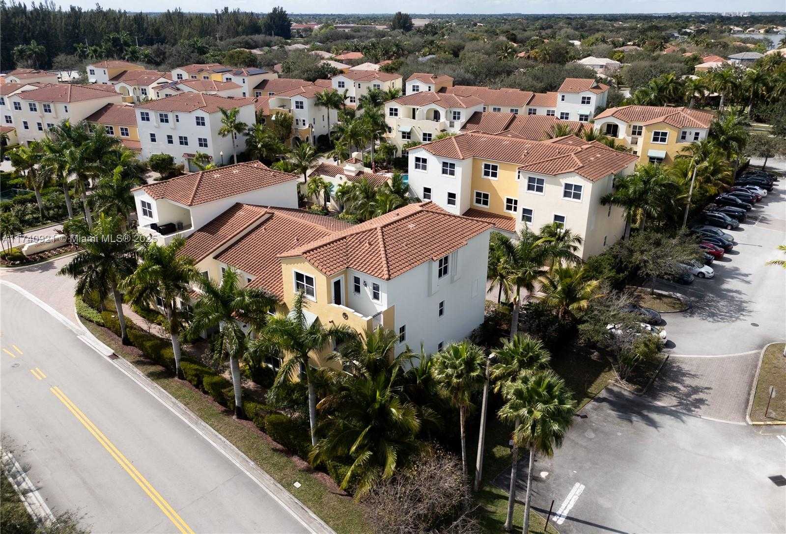 Small Image of 1799 NORTH WEST 124TH WAY #1799, Pembroke Pines Number 4