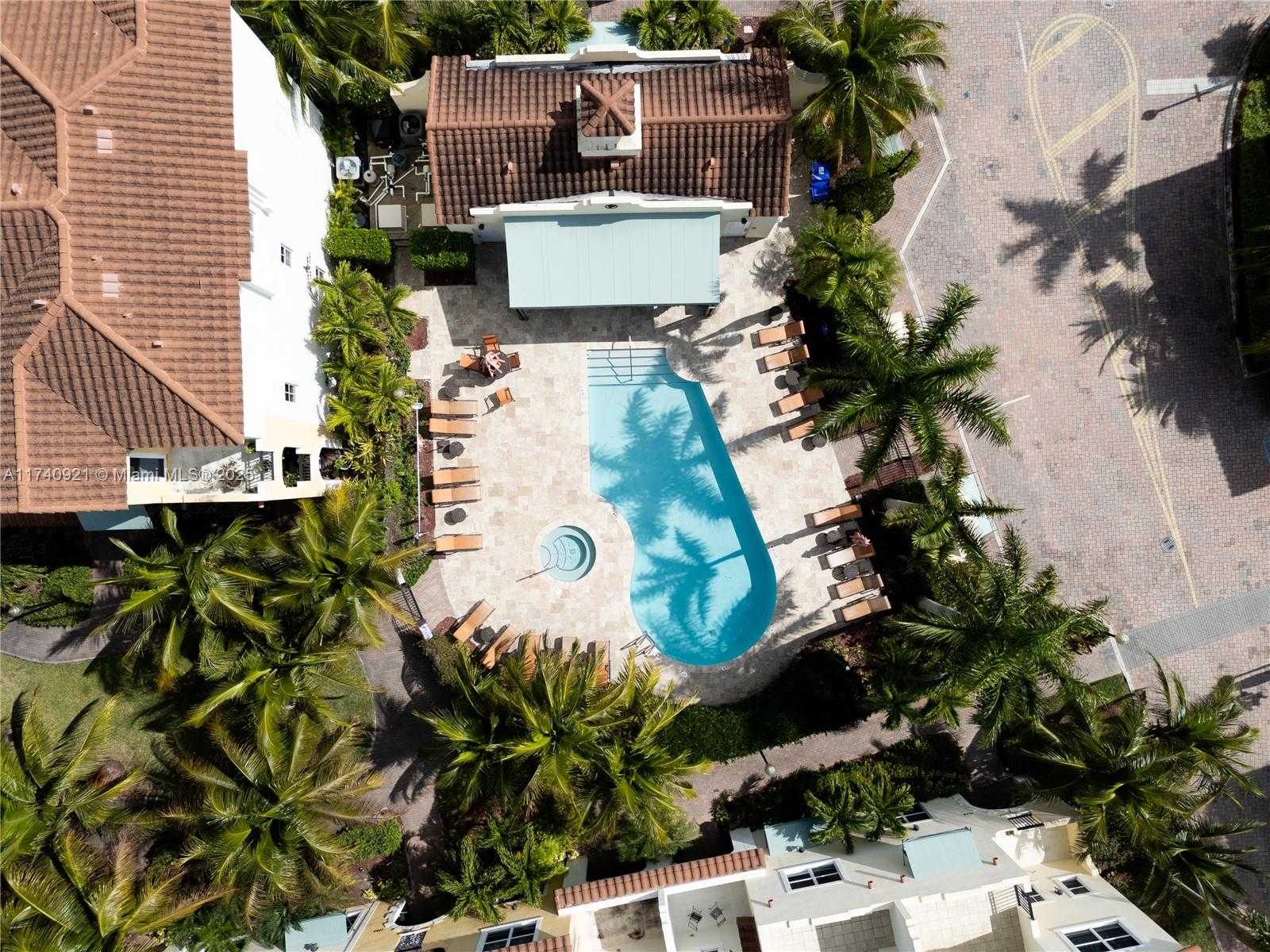 Small Image of 1799 NORTH WEST 124TH WAY #1799, Pembroke Pines Number 5