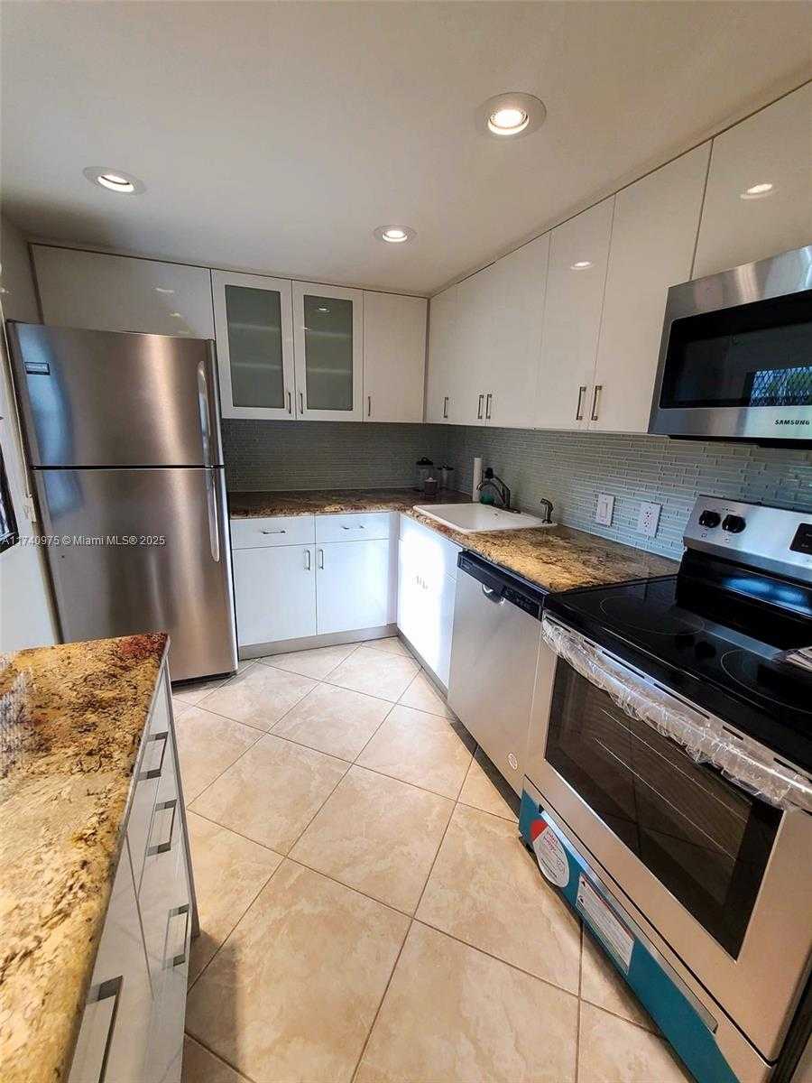 Small Image of 3475 NORTH COUNTRY CLUB DR #115, Aventura Number 2