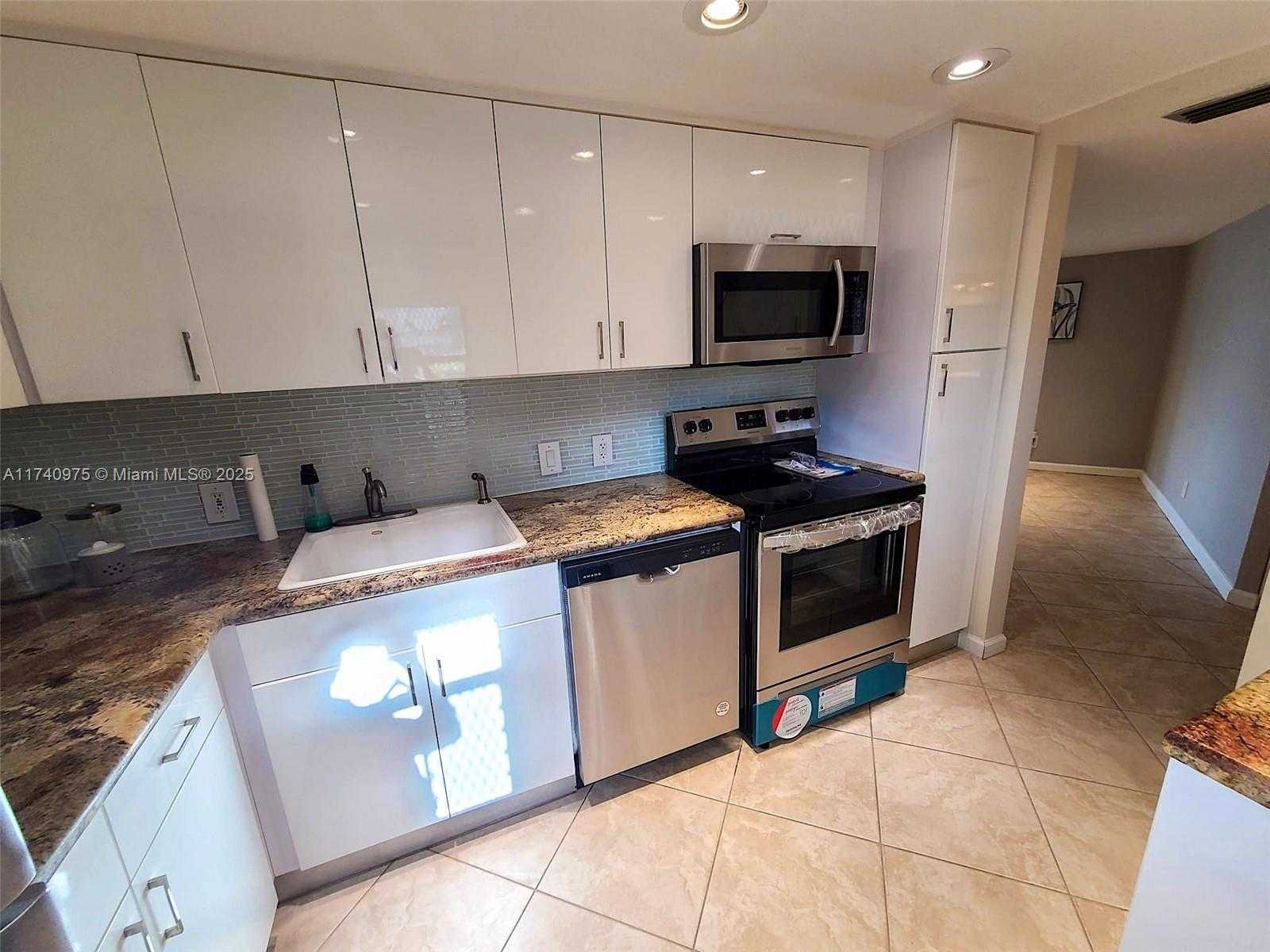 Small Image of 3475 NORTH COUNTRY CLUB DR #115, Aventura Number 3