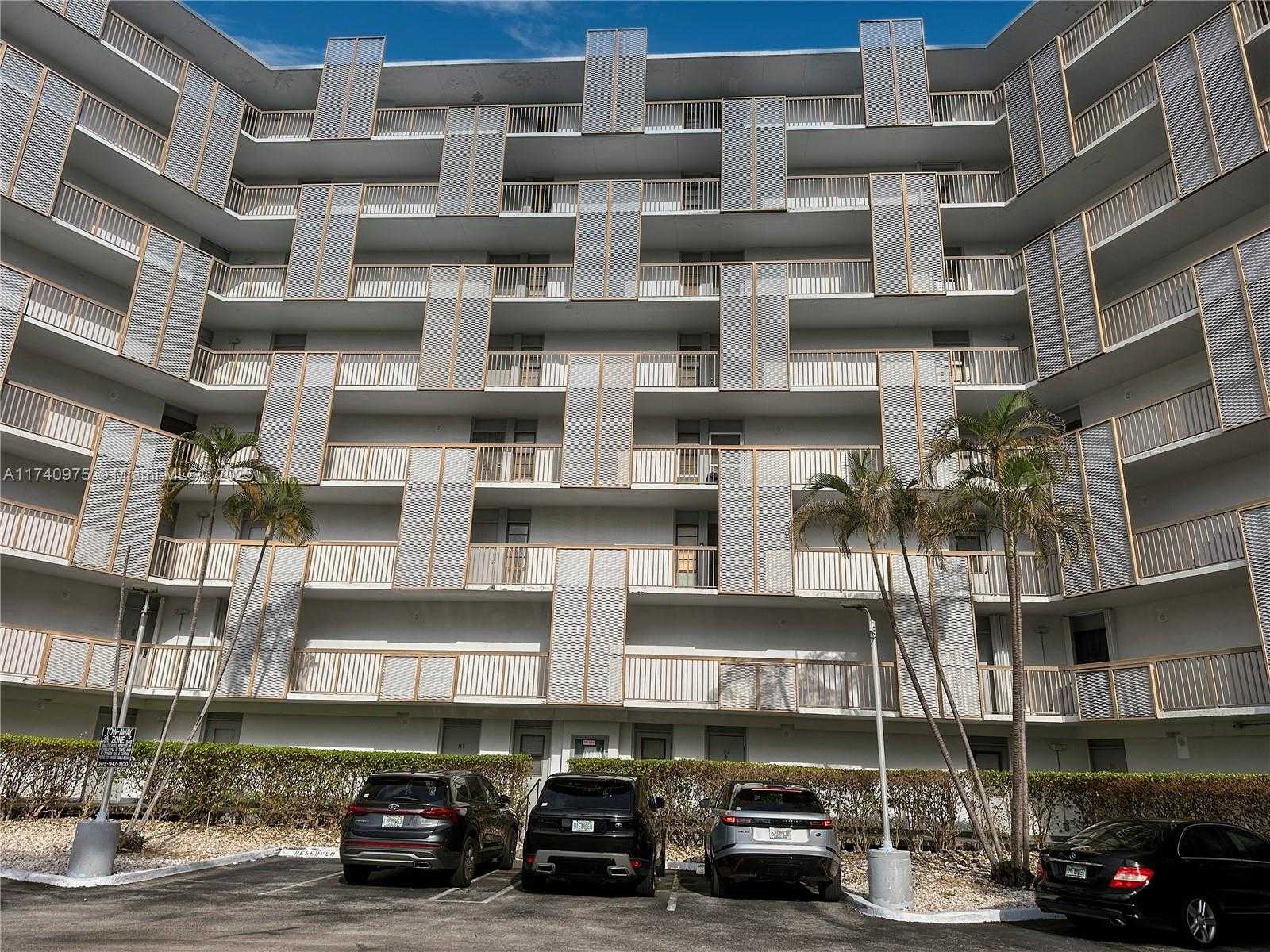 Small Image of 3475 NORTH COUNTRY CLUB DR #115, Aventura Number 35