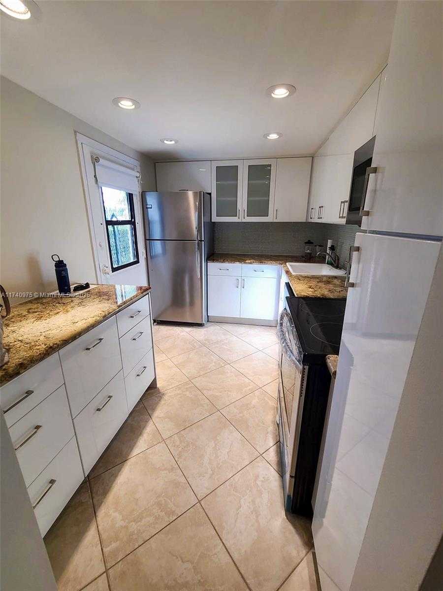 Small Image of 3475 NORTH COUNTRY CLUB DR #115, Aventura Number 4