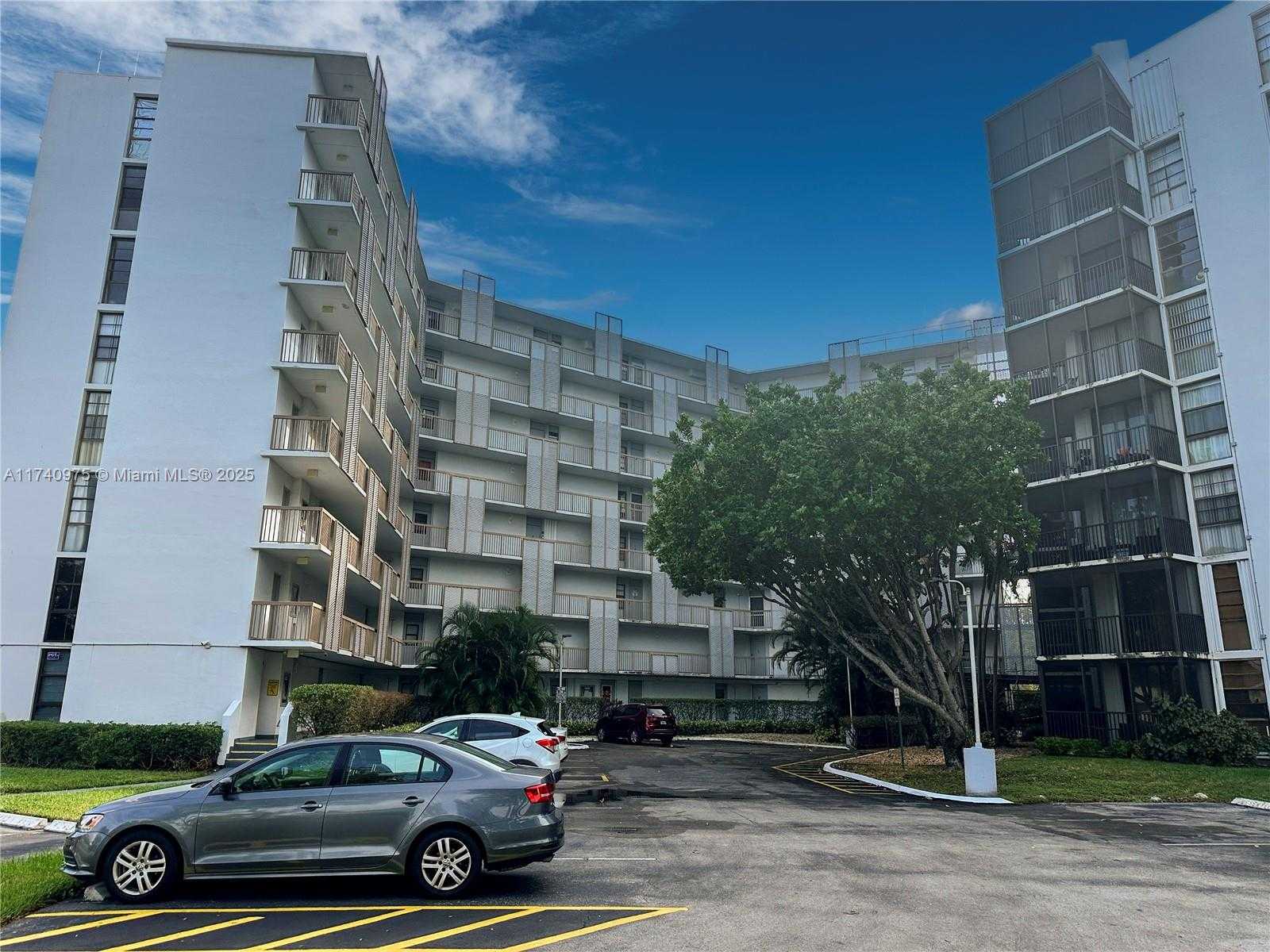 Small Image of 3475 NORTH COUNTRY CLUB DR #115, Aventura Number 43