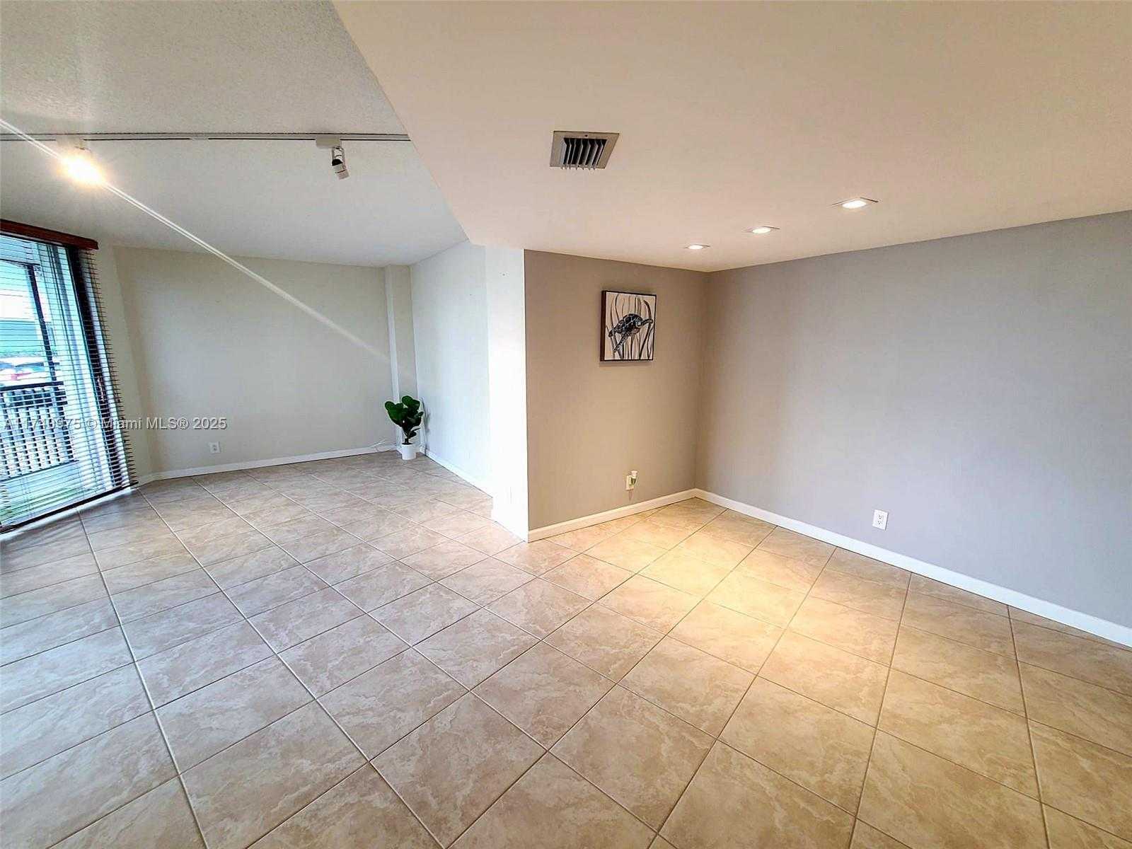 Small Image of 3475 NORTH COUNTRY CLUB DR #115, Aventura Number 9