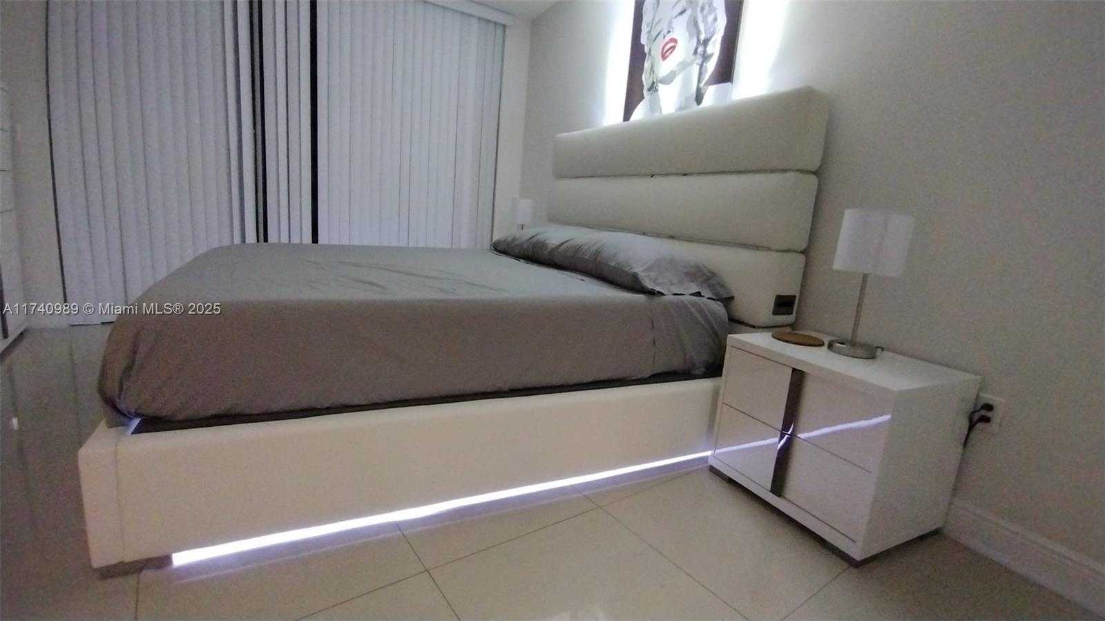 Imagen de Pequeño Objeto
