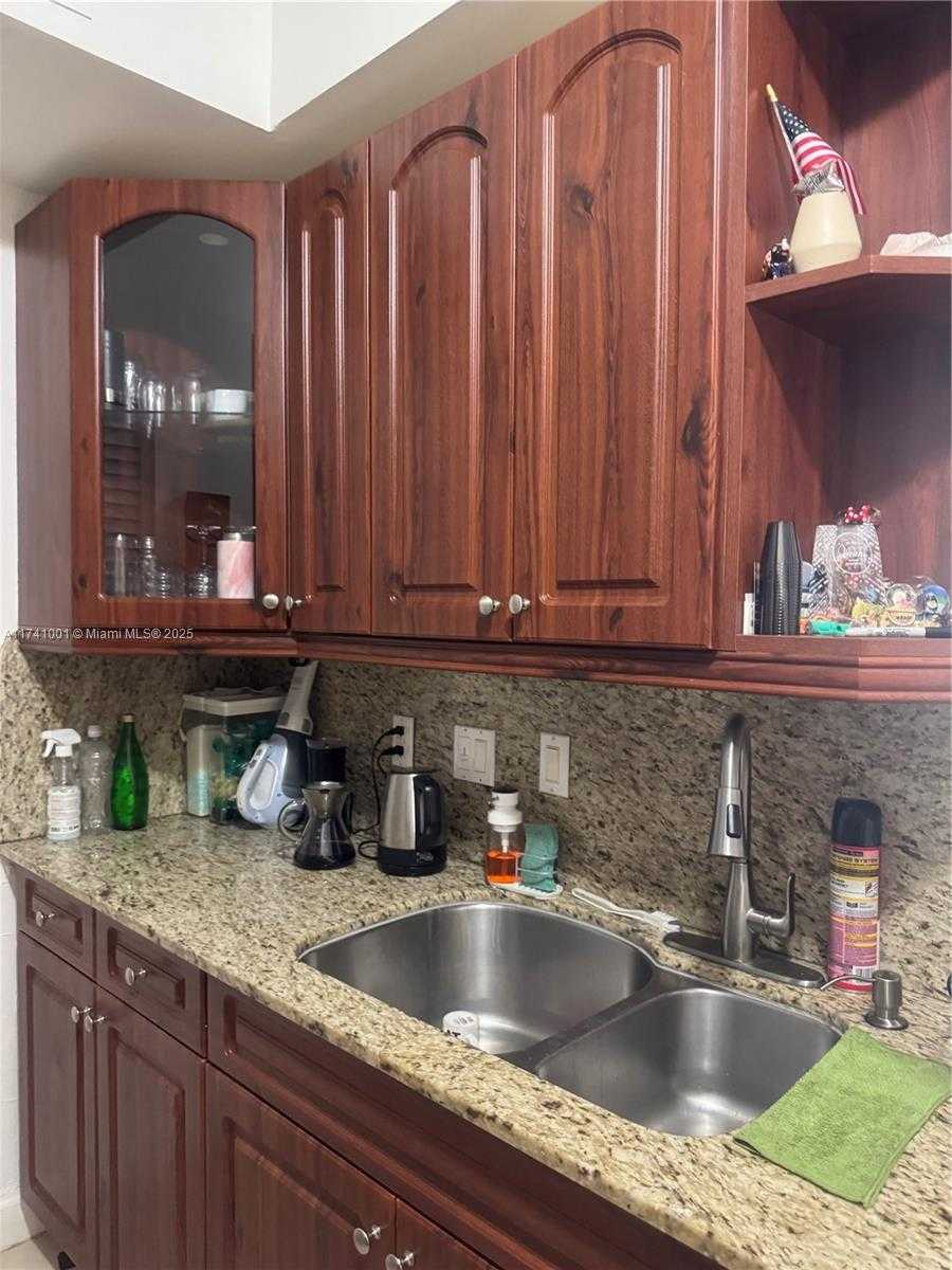 Small Image of 18352 NORTH WEST 68TH AVE #A, Hialeah Number 10