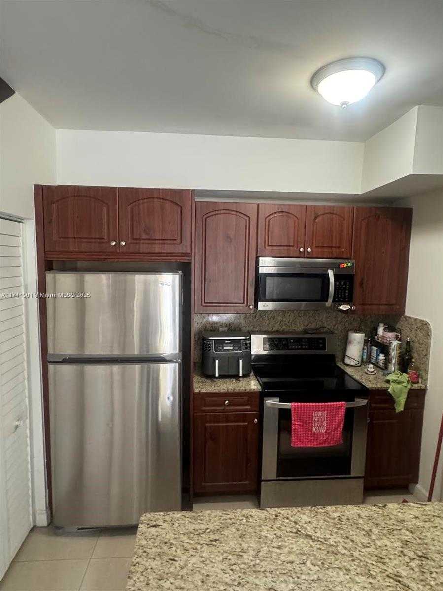 Small Image of 18352 NORTH WEST 68TH AVE #A, Hialeah Number 12
