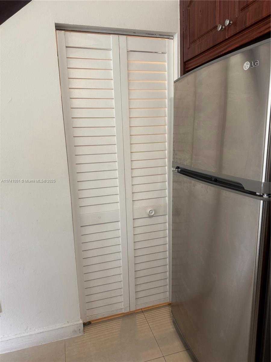 Small Image of 18352 NORTH WEST 68TH AVE #A, Hialeah Number 13