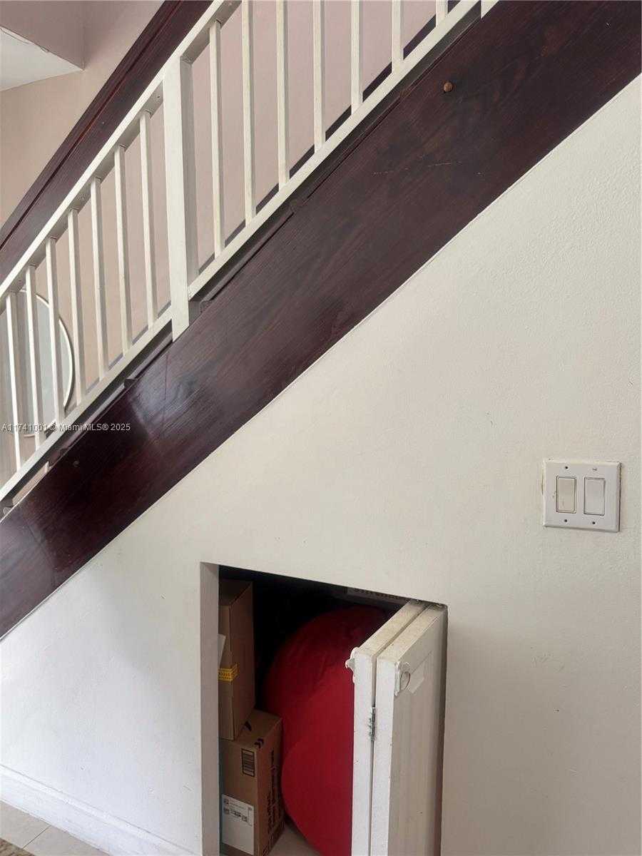 Small Image of 18352 NORTH WEST 68TH AVE #A, Hialeah Number 22