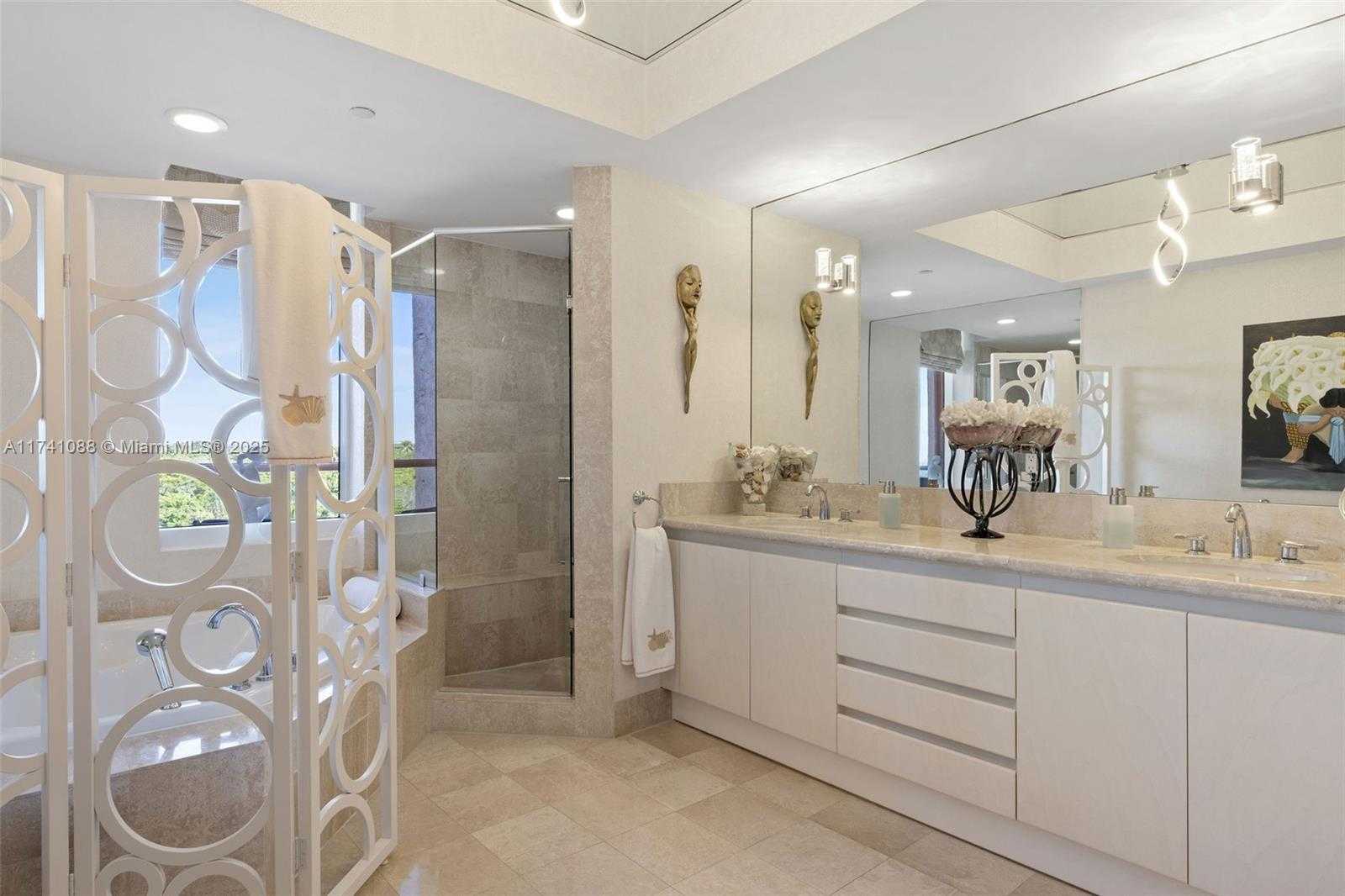 Small Image of 10 EDGEWATER DR #7G, Coral Gables Number 19