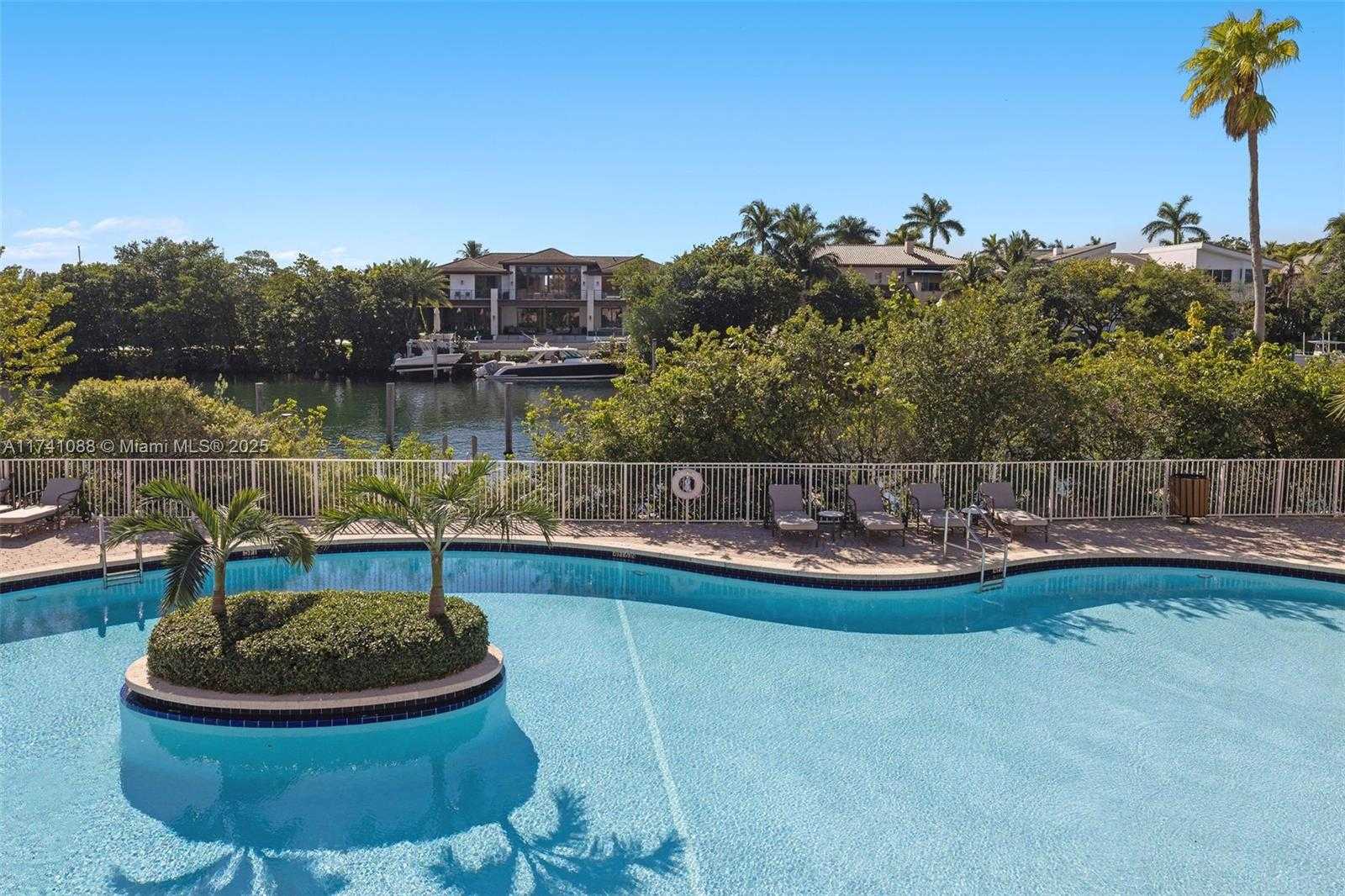 Small Image of 10 EDGEWATER DR #7G, Coral Gables Number 28