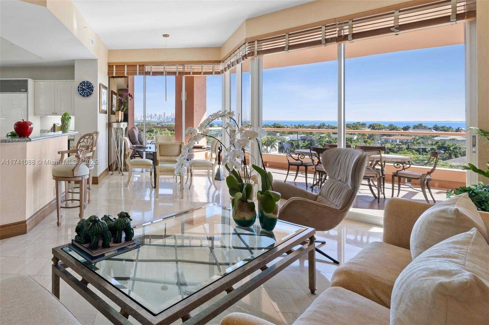 Small Image of 10 EDGEWATER DR #7G, Coral Gables Number 4