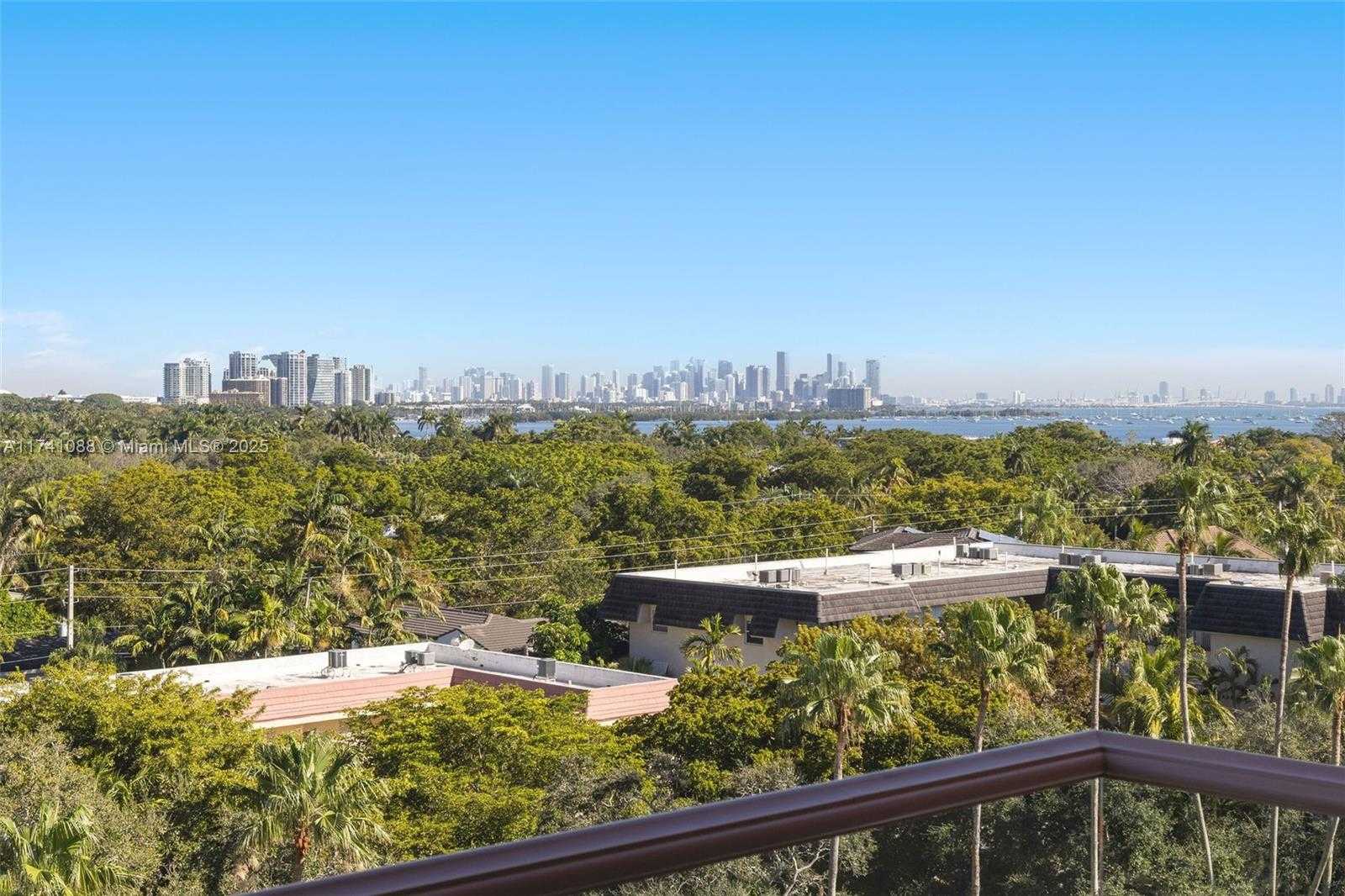 Small Image of 10 EDGEWATER DR #7G, Coral Gables Number 6