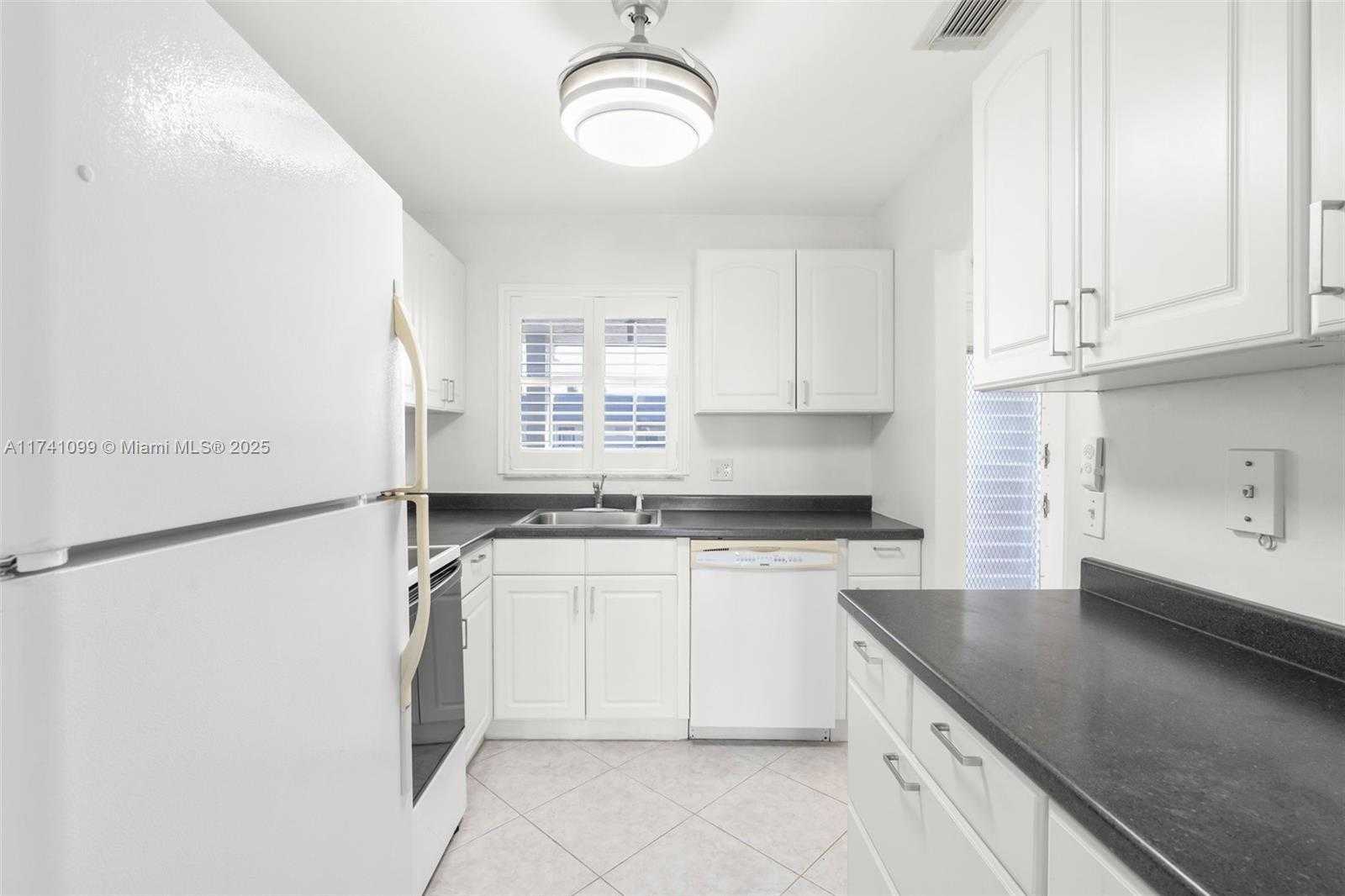 Small Image of 6600 ROYAL PALM BLVD #308B, Margate Number 4