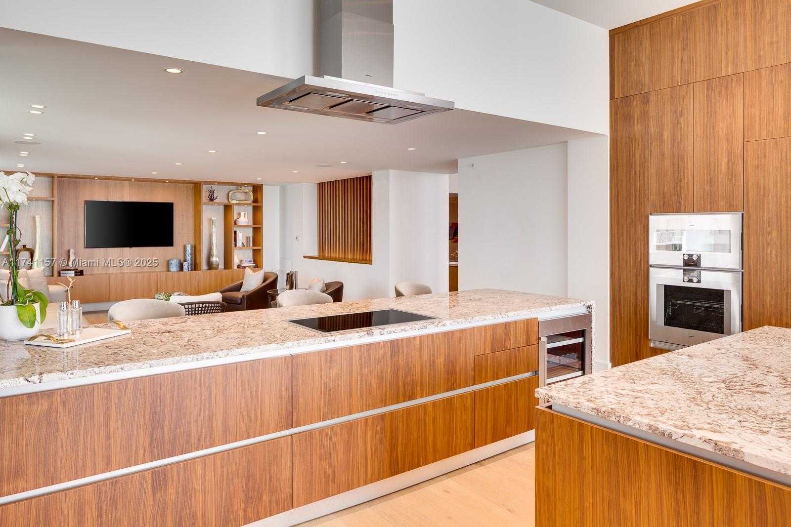 Small Image of 175 SOUTH EAST 25 RD #2802, Miami Number 3