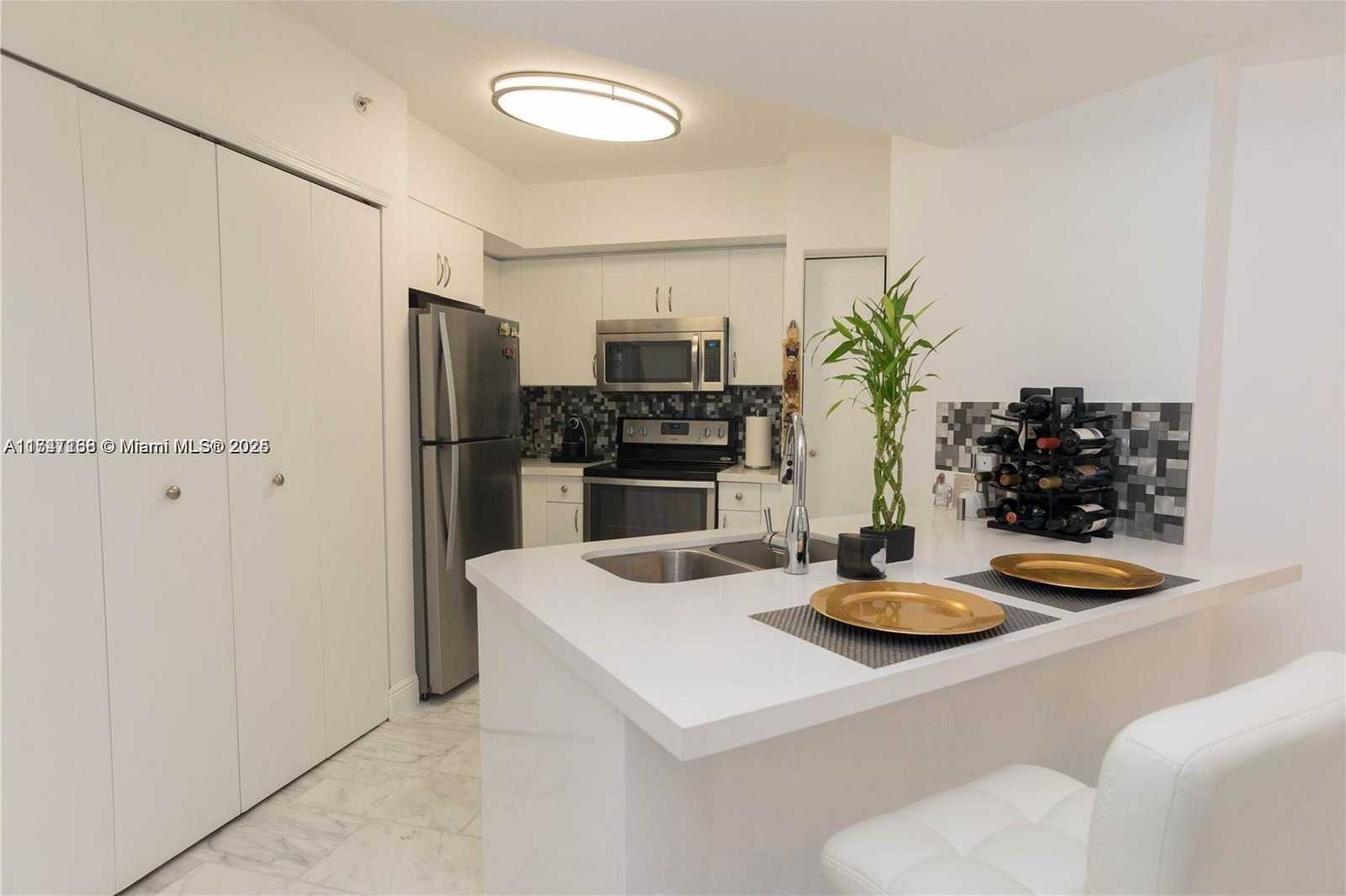 Small Image of 9201 COLLINS AVE #424, Surfside Number 12