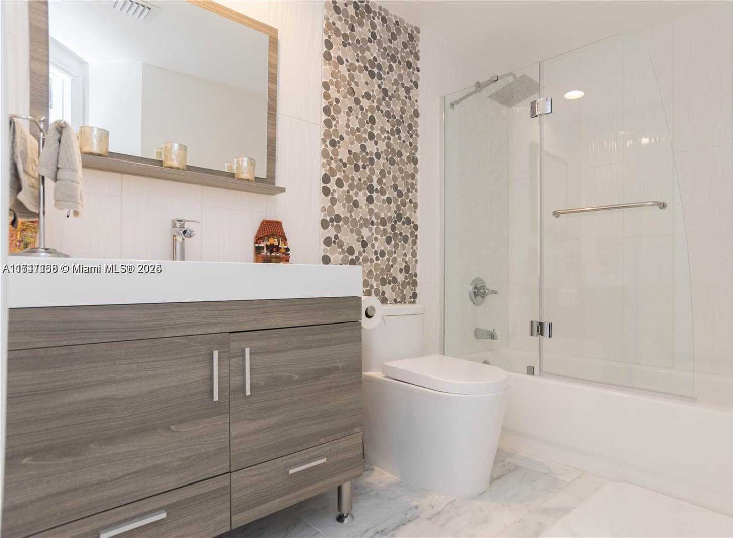 Small Image of 9201 COLLINS AVE #424, Surfside Number 14