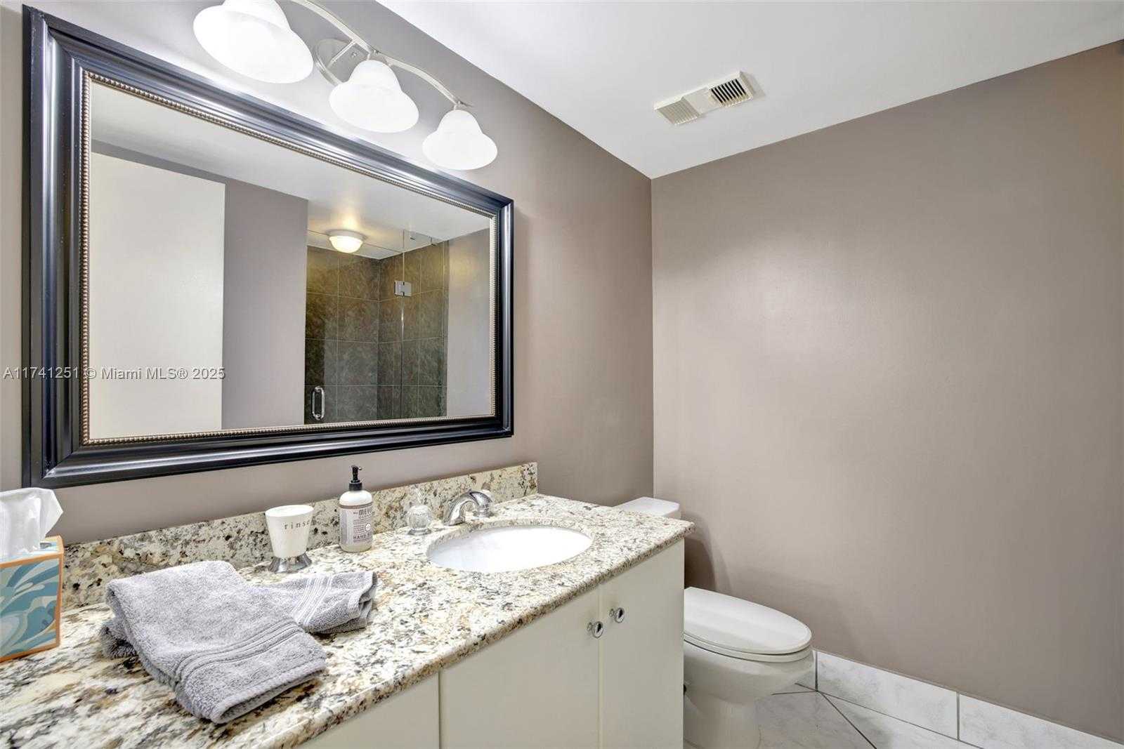 Small Image of 3640 YACHT CLUB DR #203, Aventura Number 16