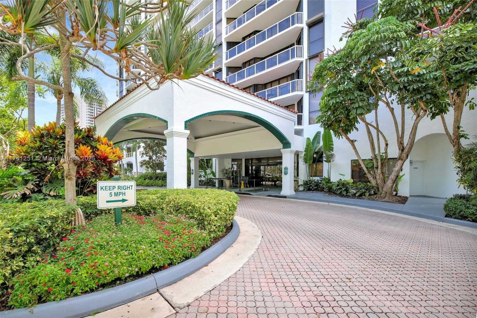 Small Image of 3640 YACHT CLUB DR #203, Aventura Number 25