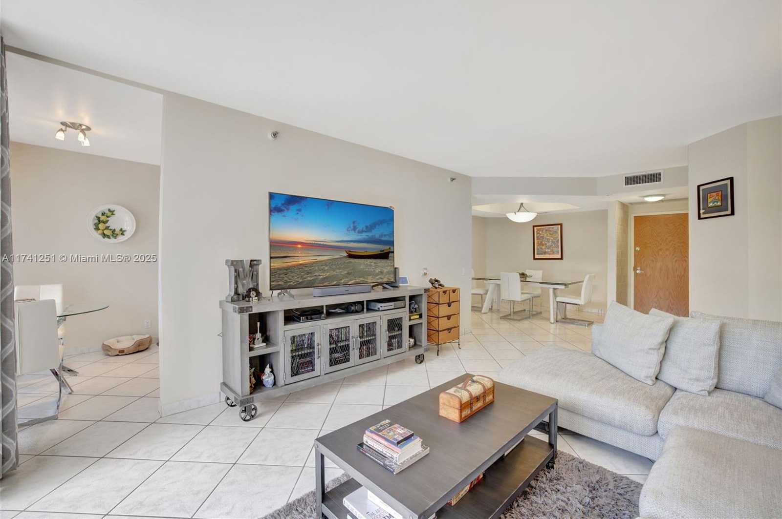 Small Image of 3640 YACHT CLUB DR #203, Aventura Number 3