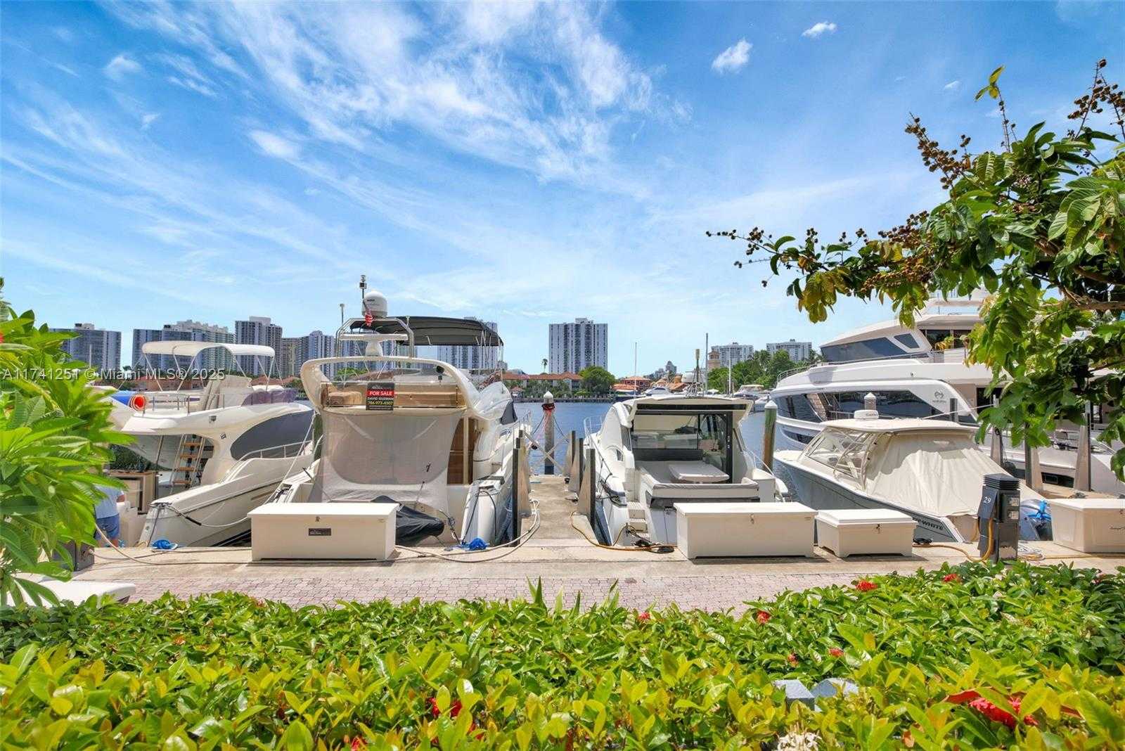 Small Image of 3640 YACHT CLUB DR #203, Aventura Number 31