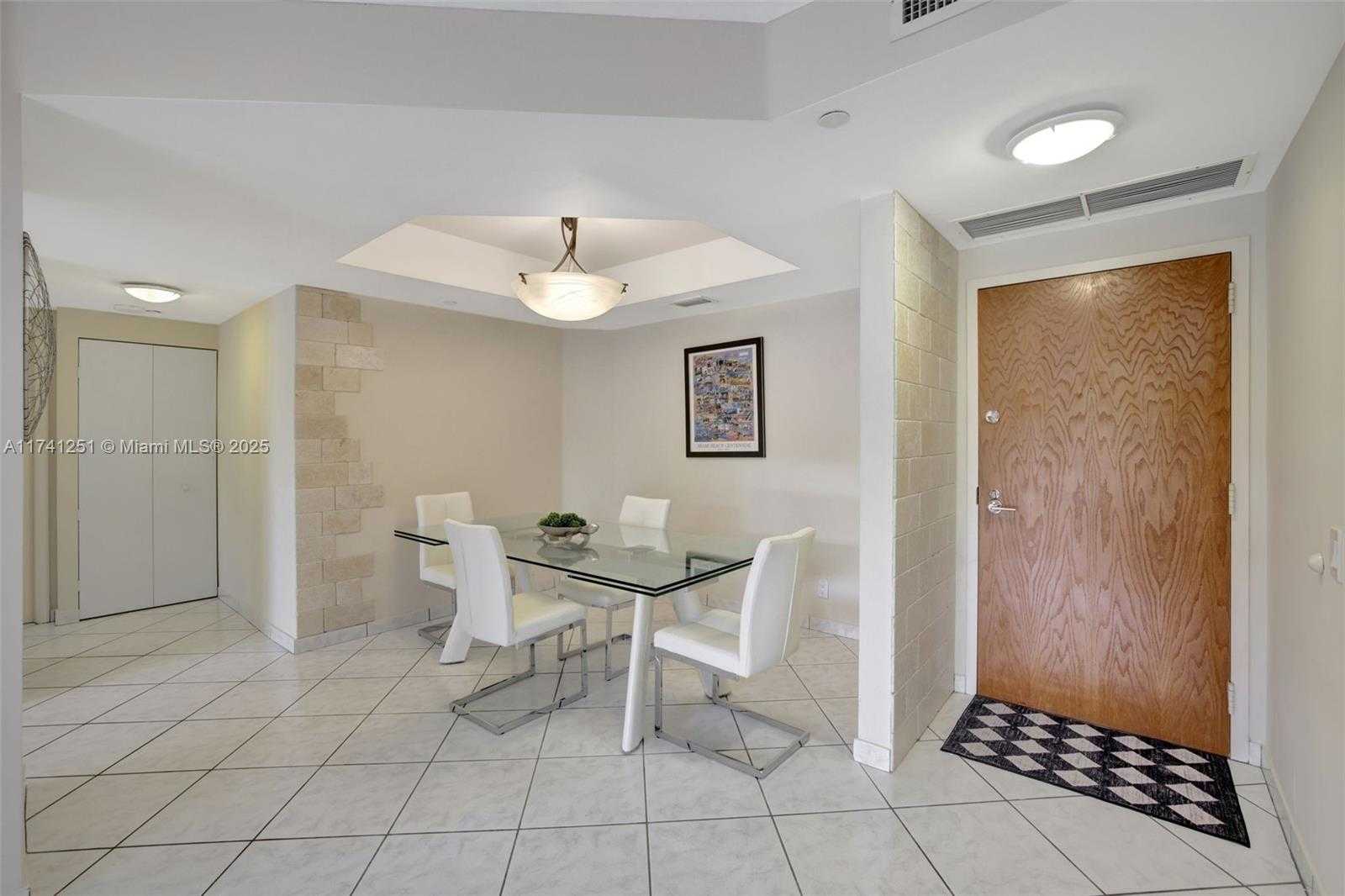 Small Image of 3640 YACHT CLUB DR #203, Aventura Number 5
