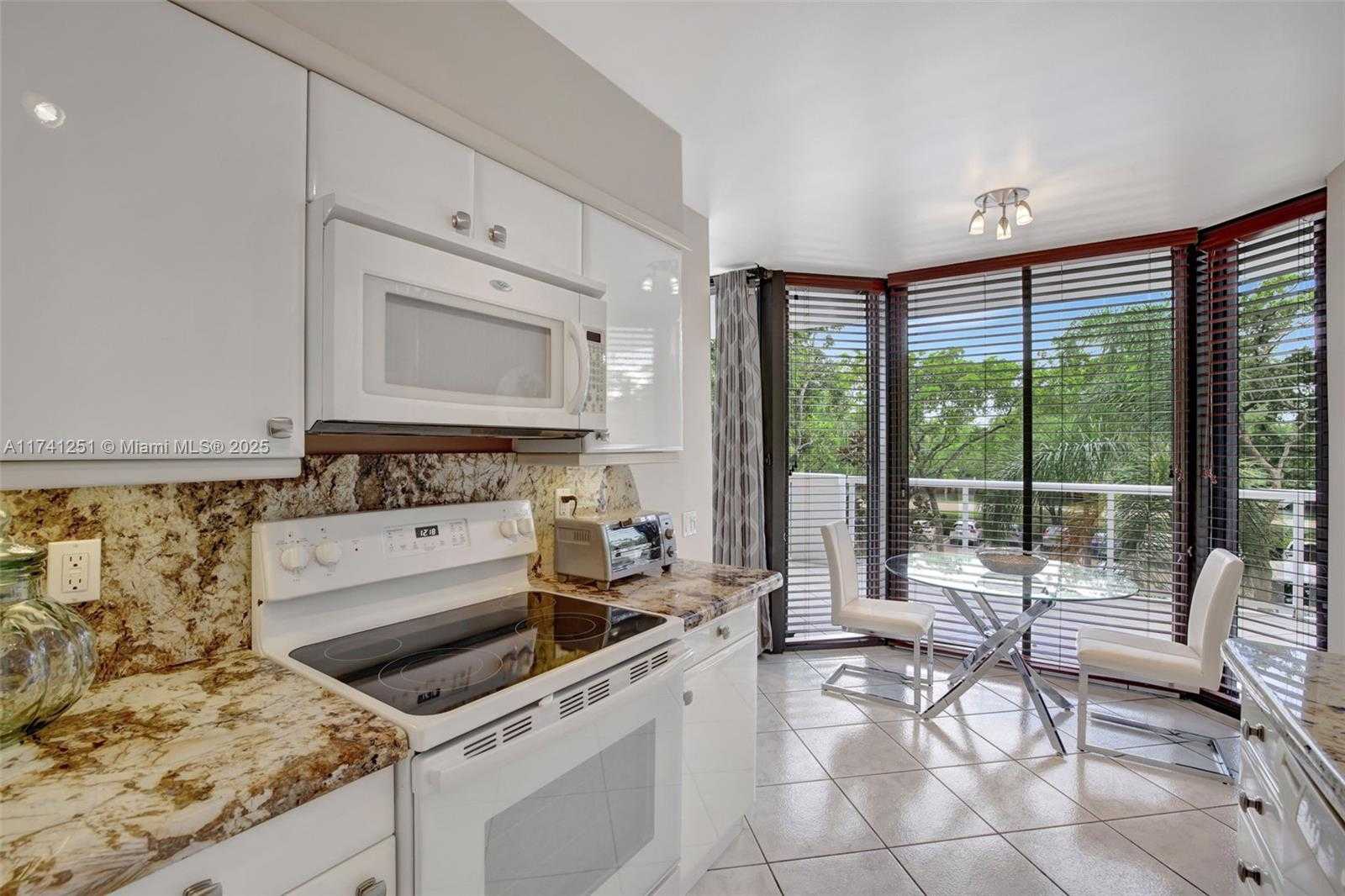 Small Image of 3640 YACHT CLUB DR #203, Aventura Number 6