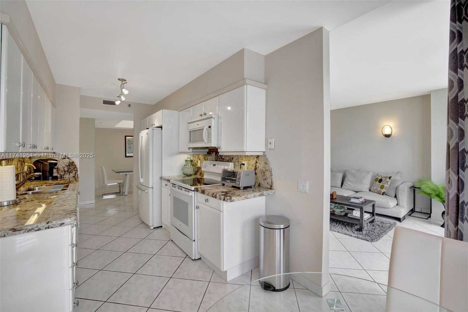 Small Image of 3640 YACHT CLUB DR #203, Aventura Number 8