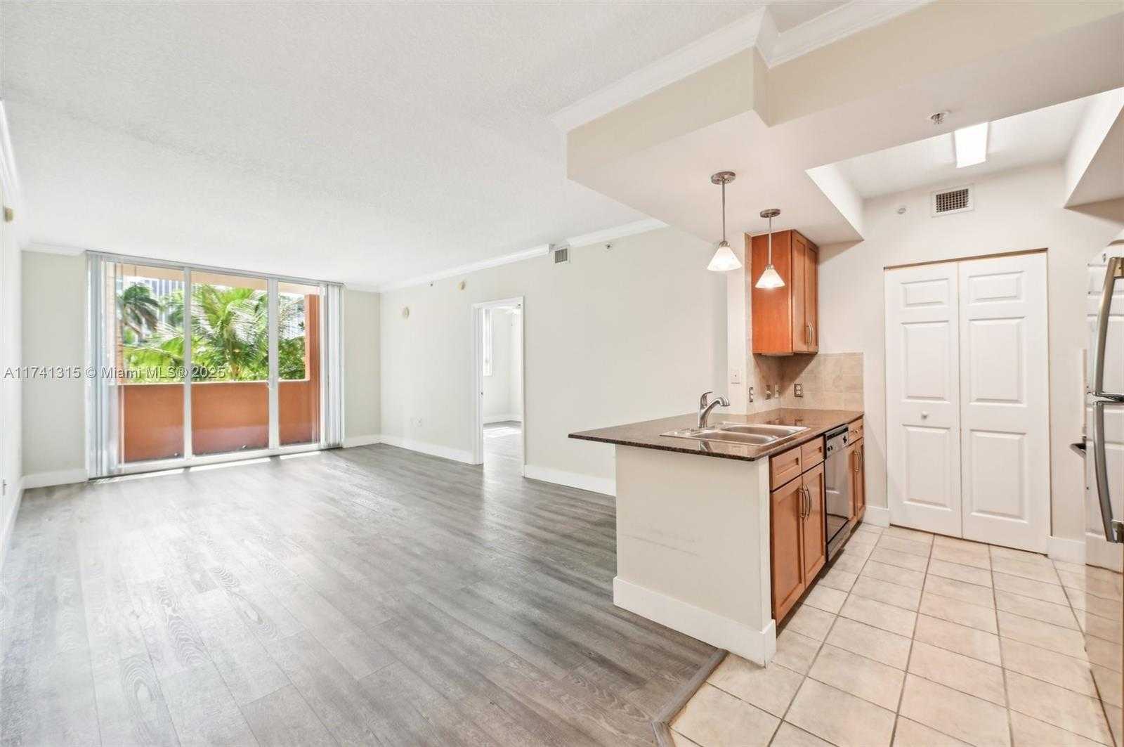 Small Image of 2000 NORTH BAYSHORE DR #304, Miami Number 10