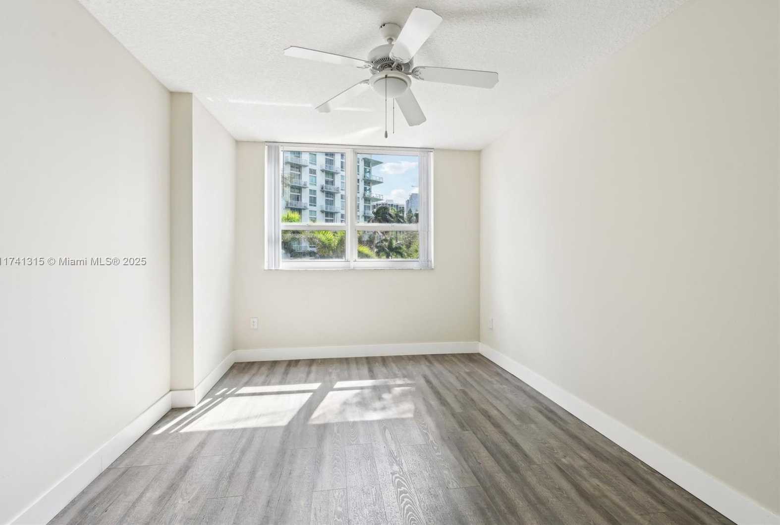 Small Image of 2000 NORTH BAYSHORE DR #304, Miami Number 14